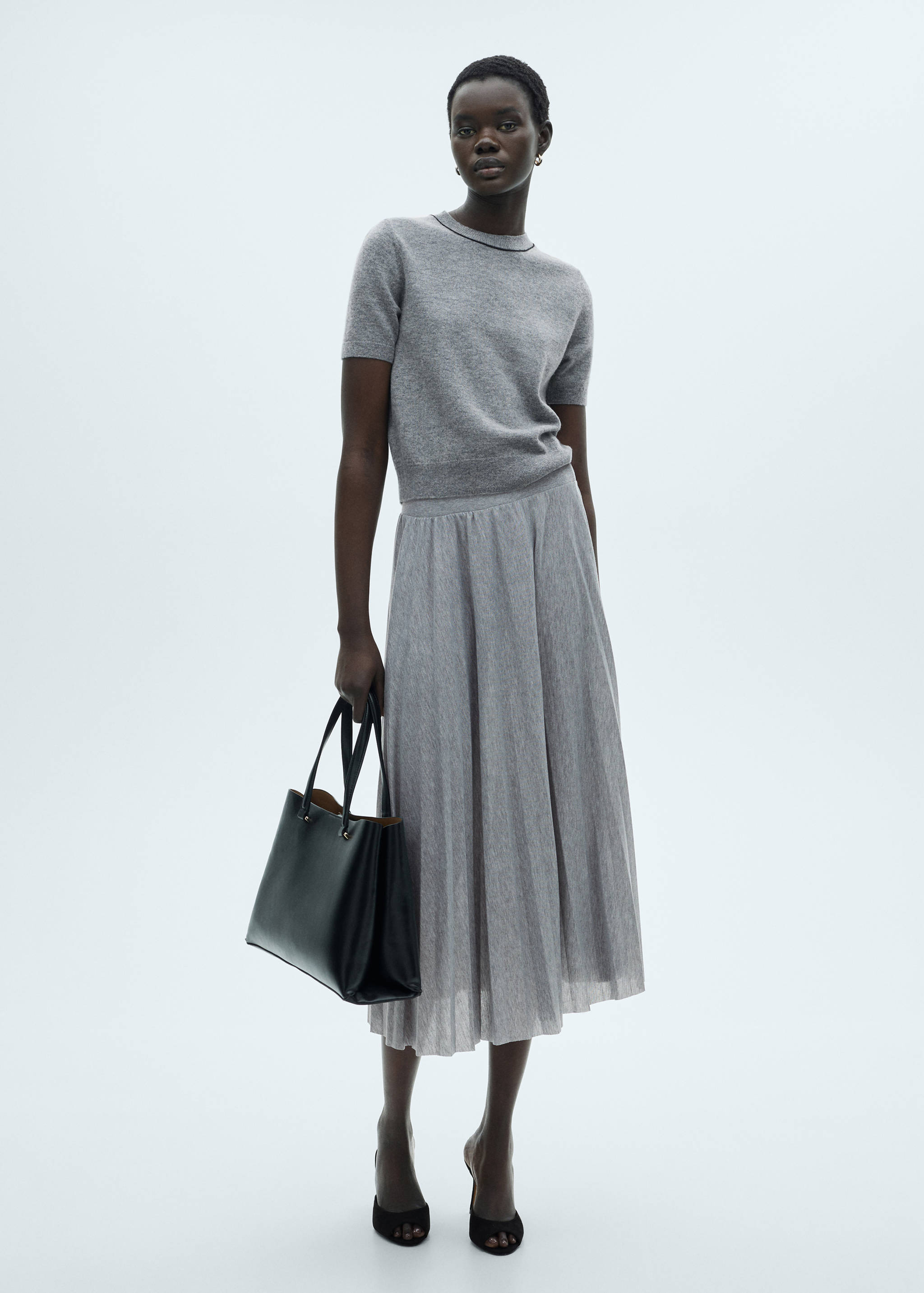 Falda larga plisada - Plano general