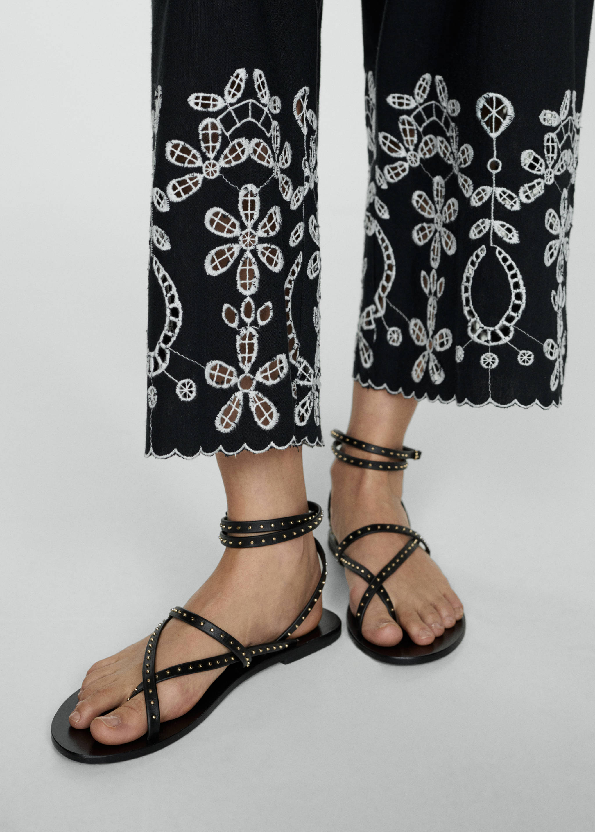 Embroidered culotte trousers - Details of the article 4