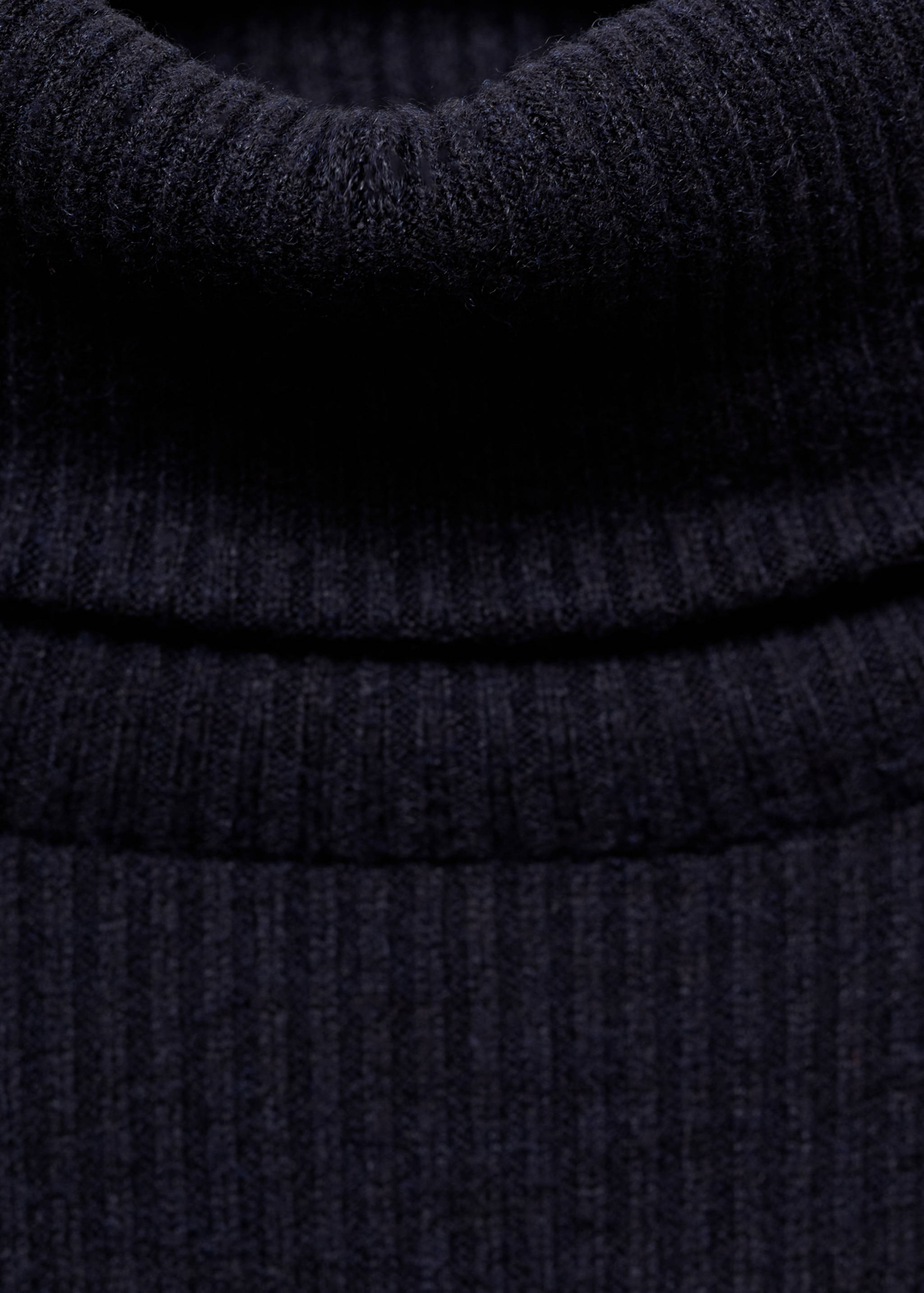 Turtle neck dress - Details of the article 8