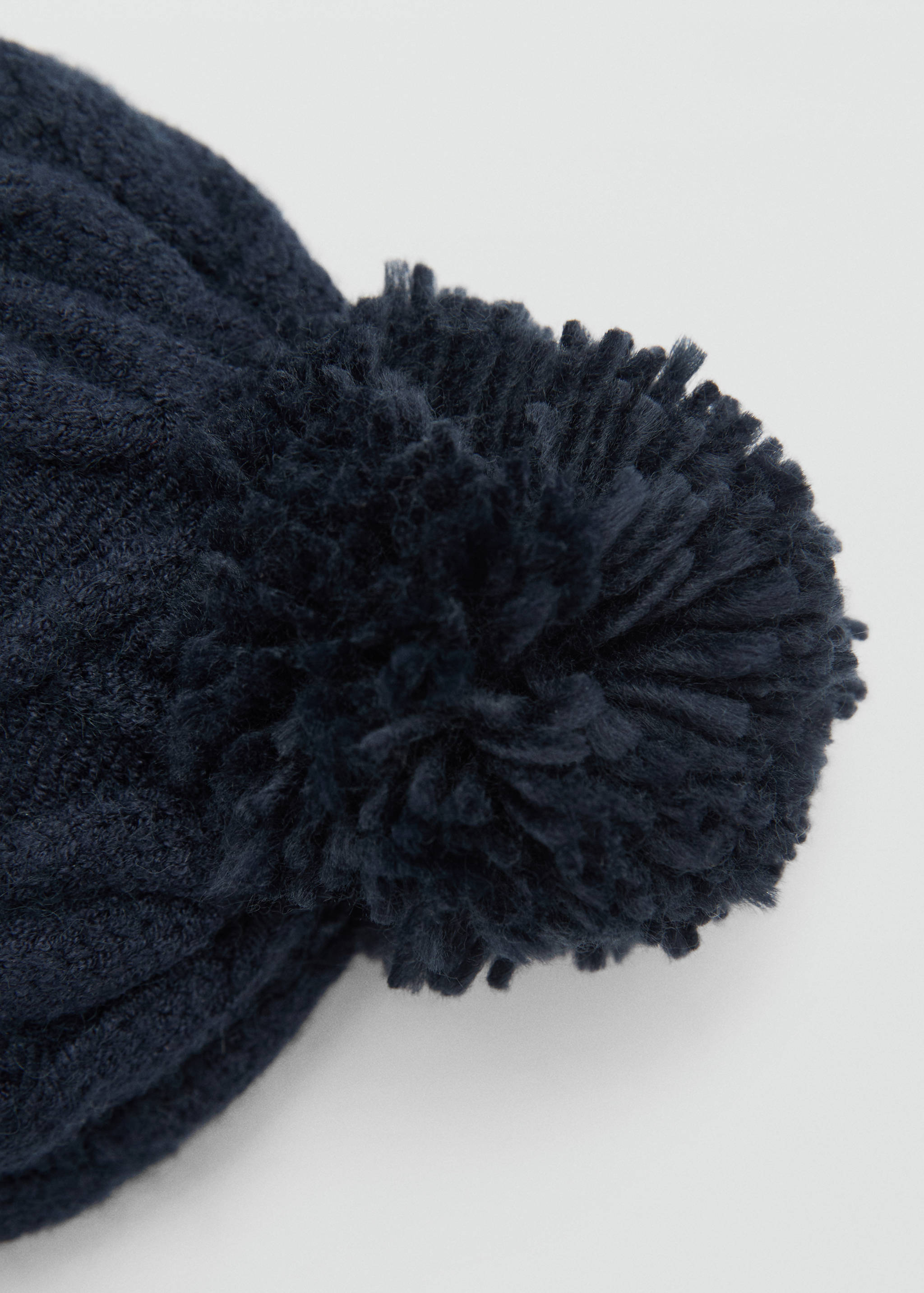 Knitted braided pompom hat - Medium plane