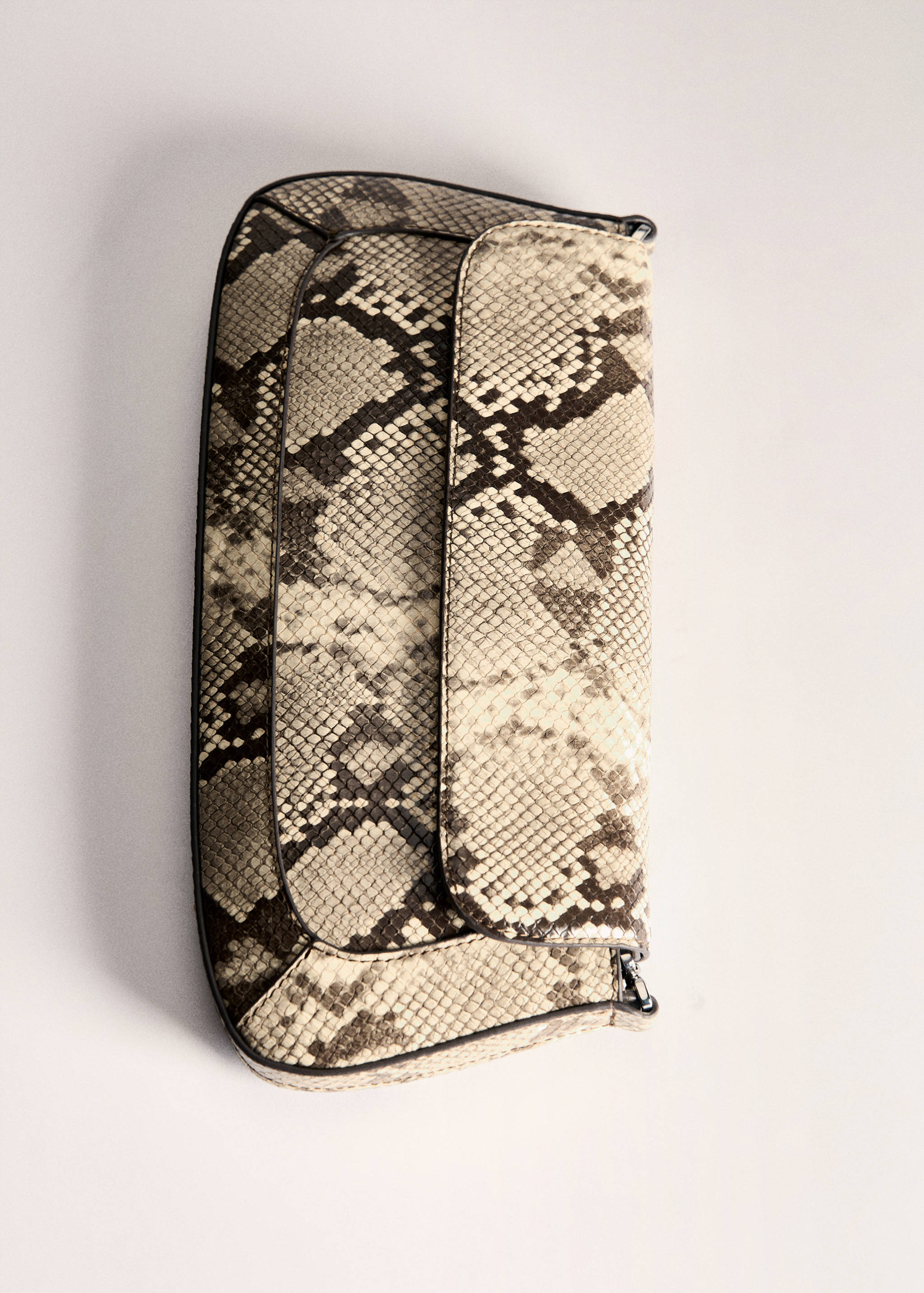 Shoulder bag with strap - Details of the article 5