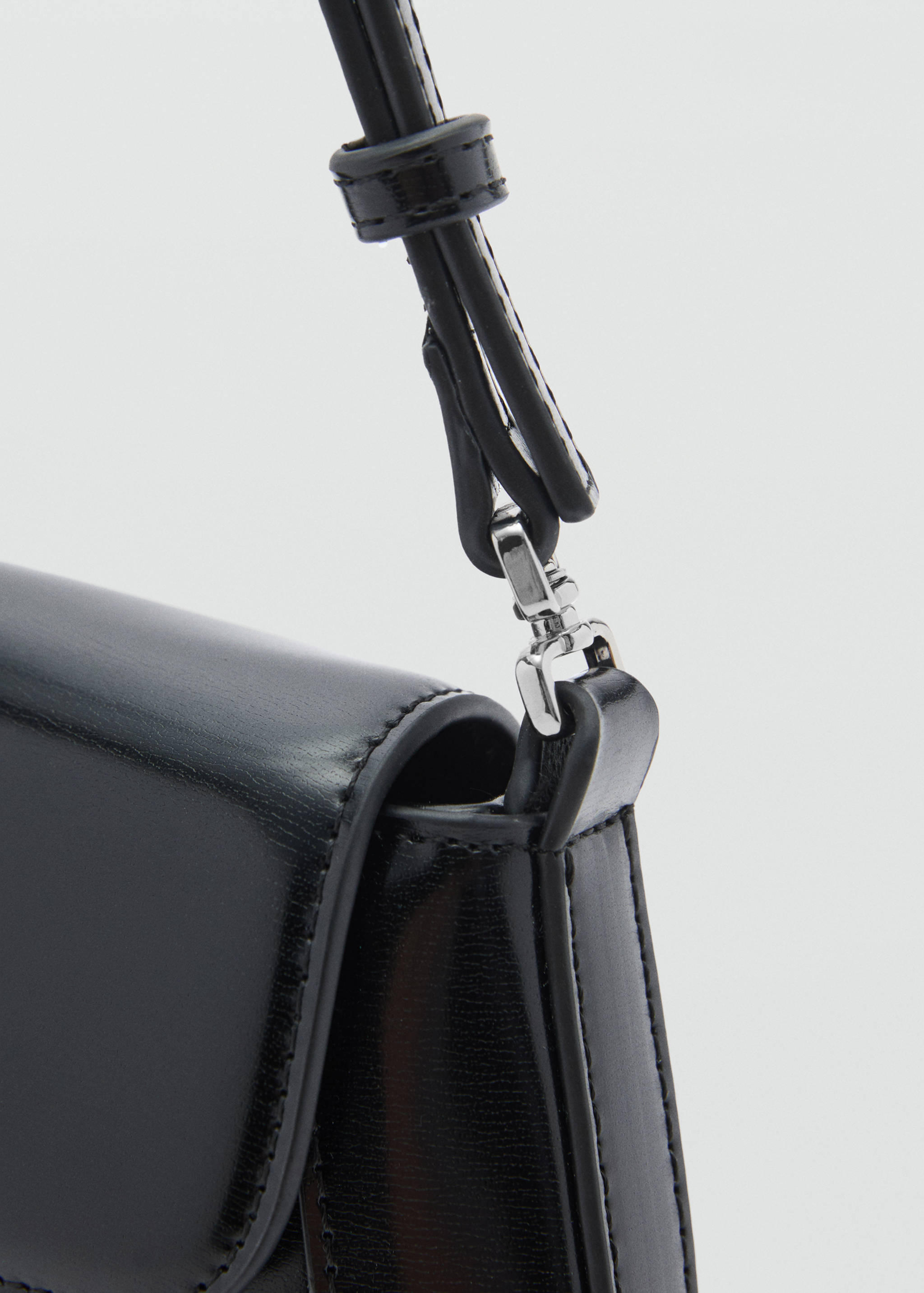 Shoulder bag with strap - Details of the article 2