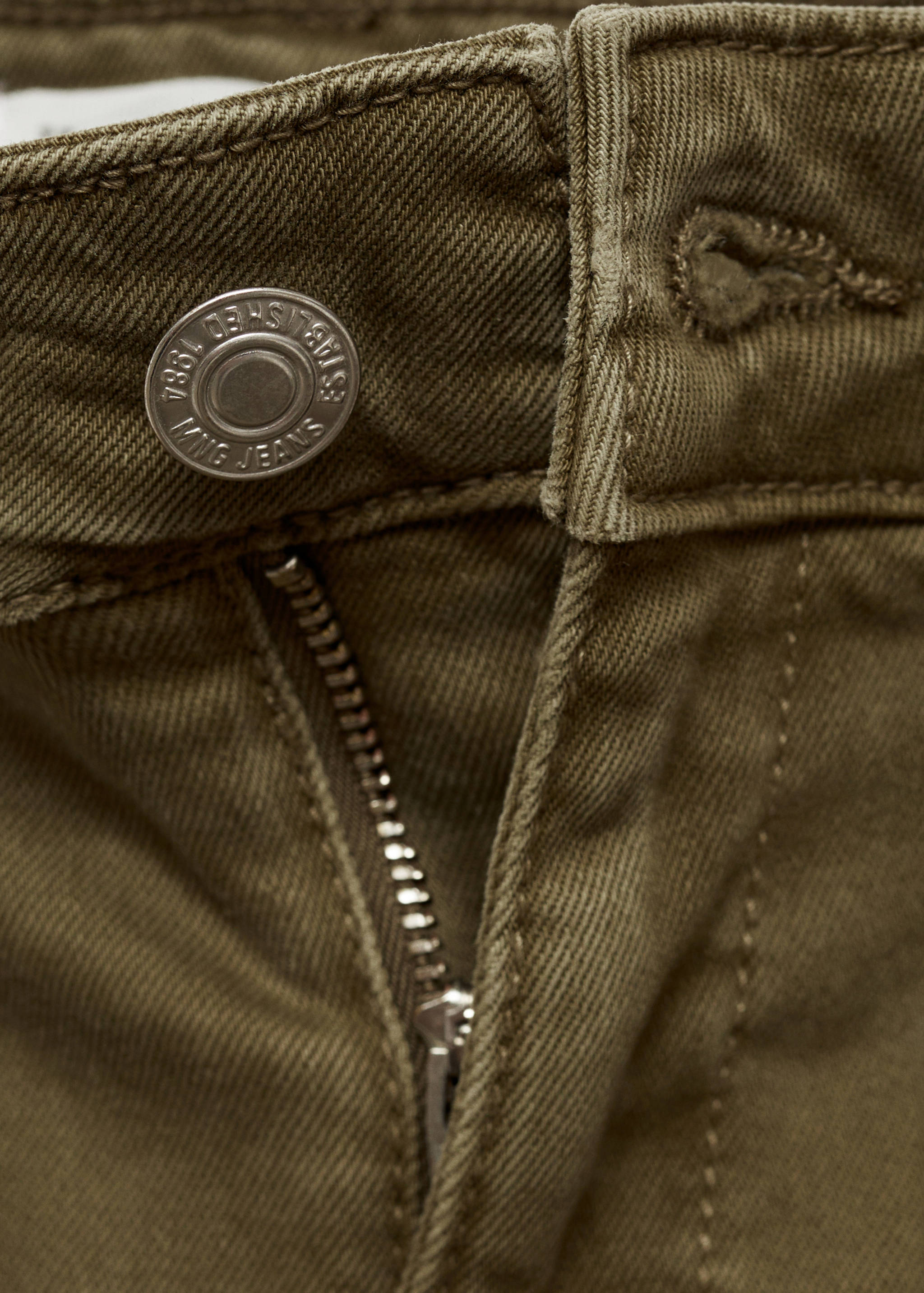 Flared cropped jeans with pockets - Details of the article 8