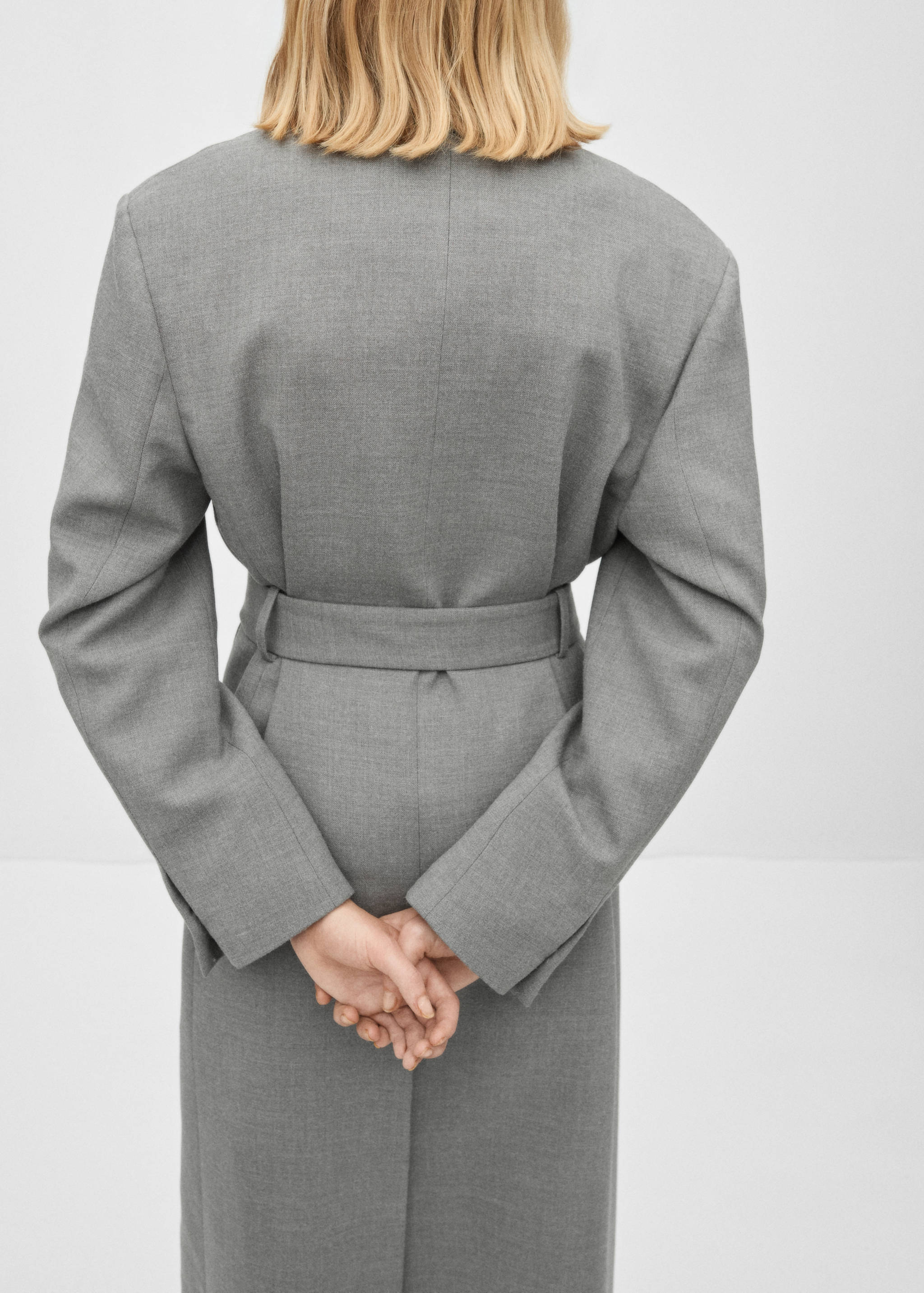 Double-breasted coat with belt - Reverse of the article