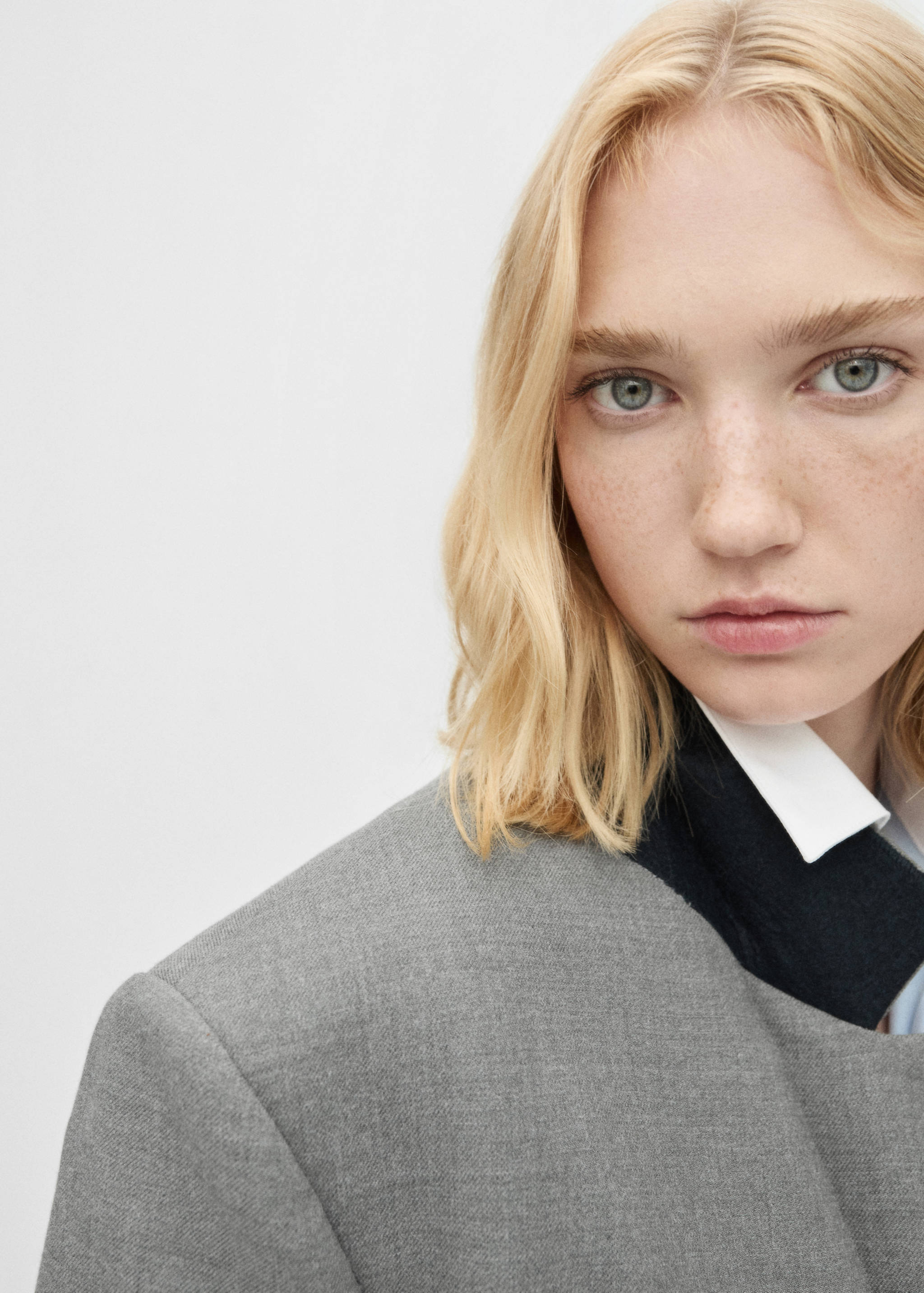 Double-breasted coat with belt - Details of the article 1