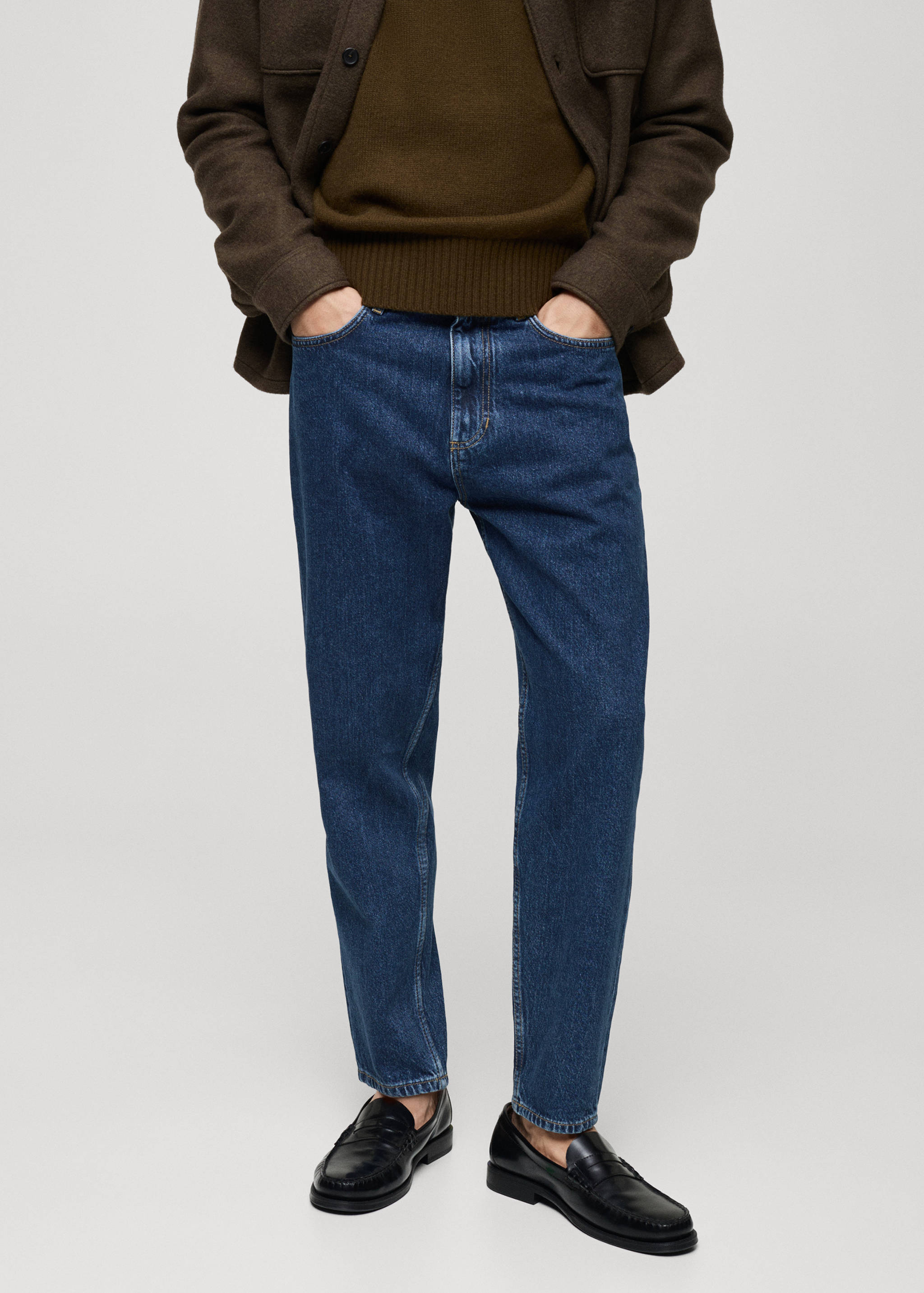 Jeans tapered-fit lavado oscuro - Plano medio