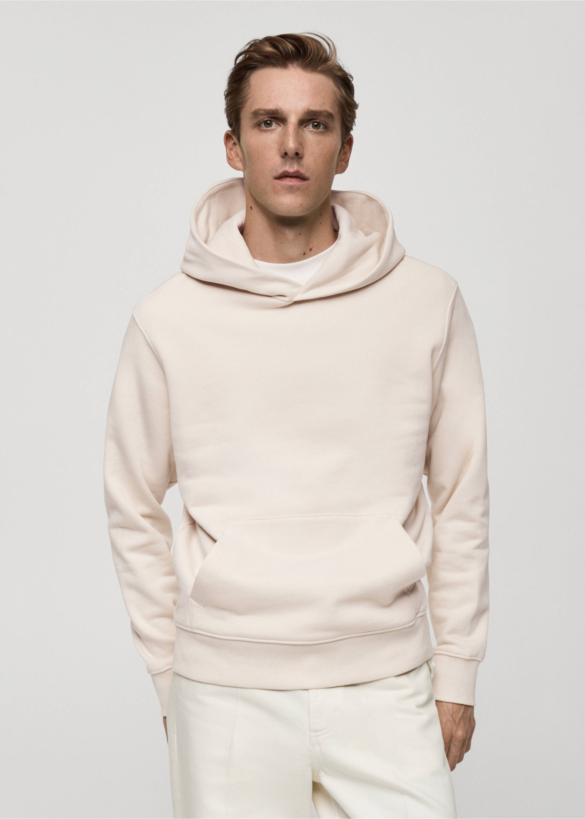 Pale pink hooded sweatshirt with a front pocket., Ecru. Ref: 77027115-00.