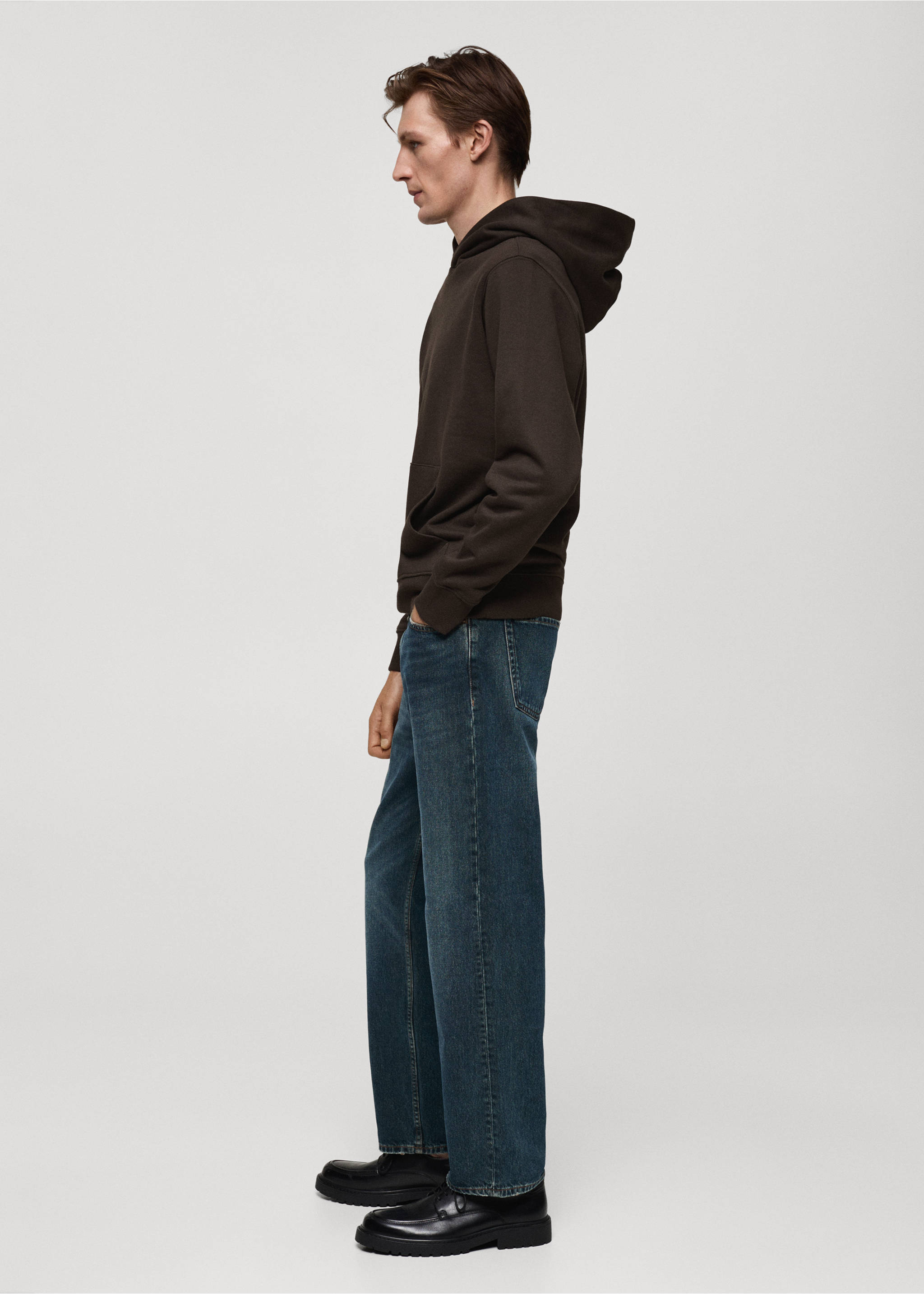 Dark brown hooded sweatshirt with a kangaroo pocket and ribbed cuffs., Chocolate. Ref: 77027115-00.