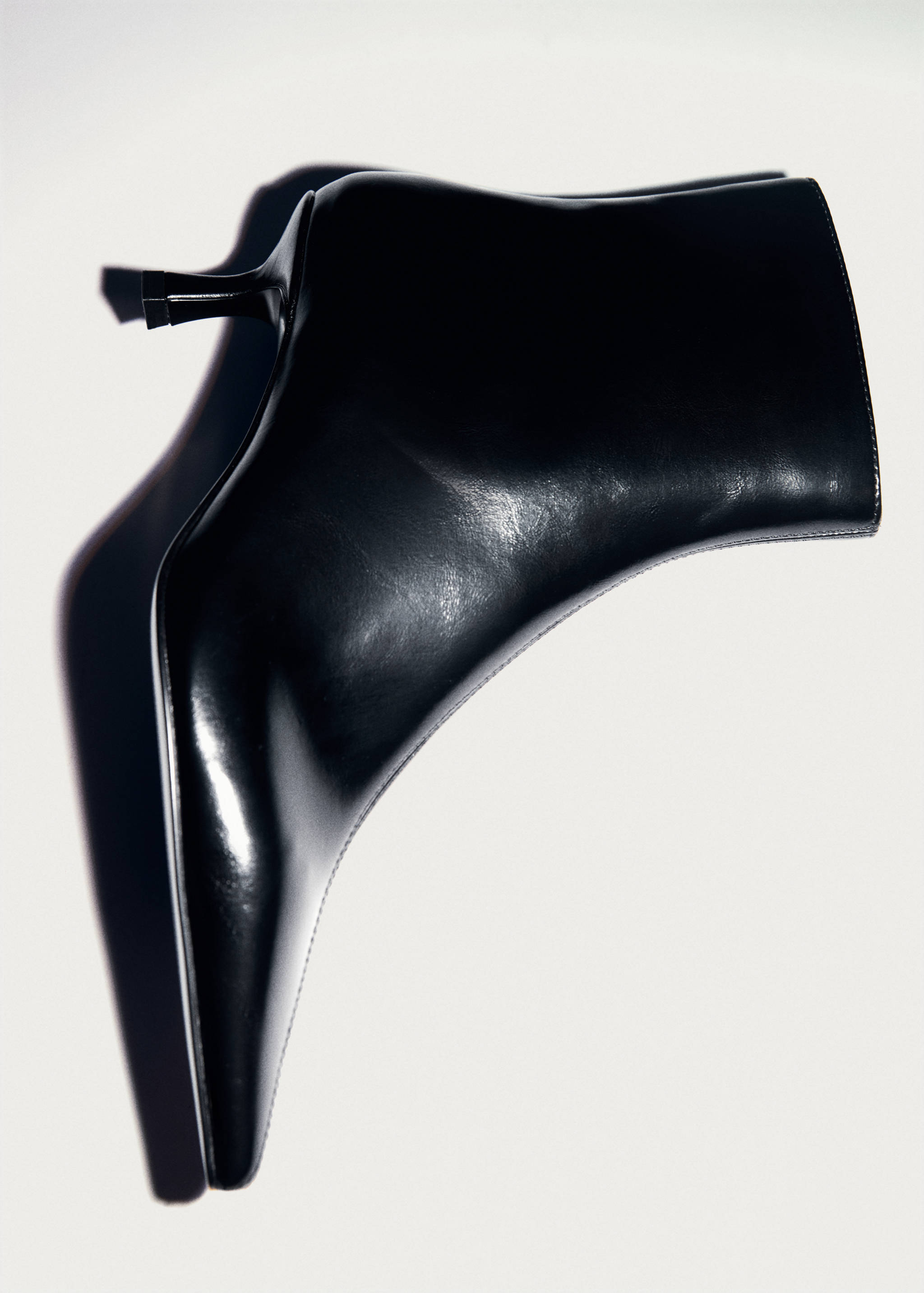 Kitten heel ankle boots - Details of the article 5