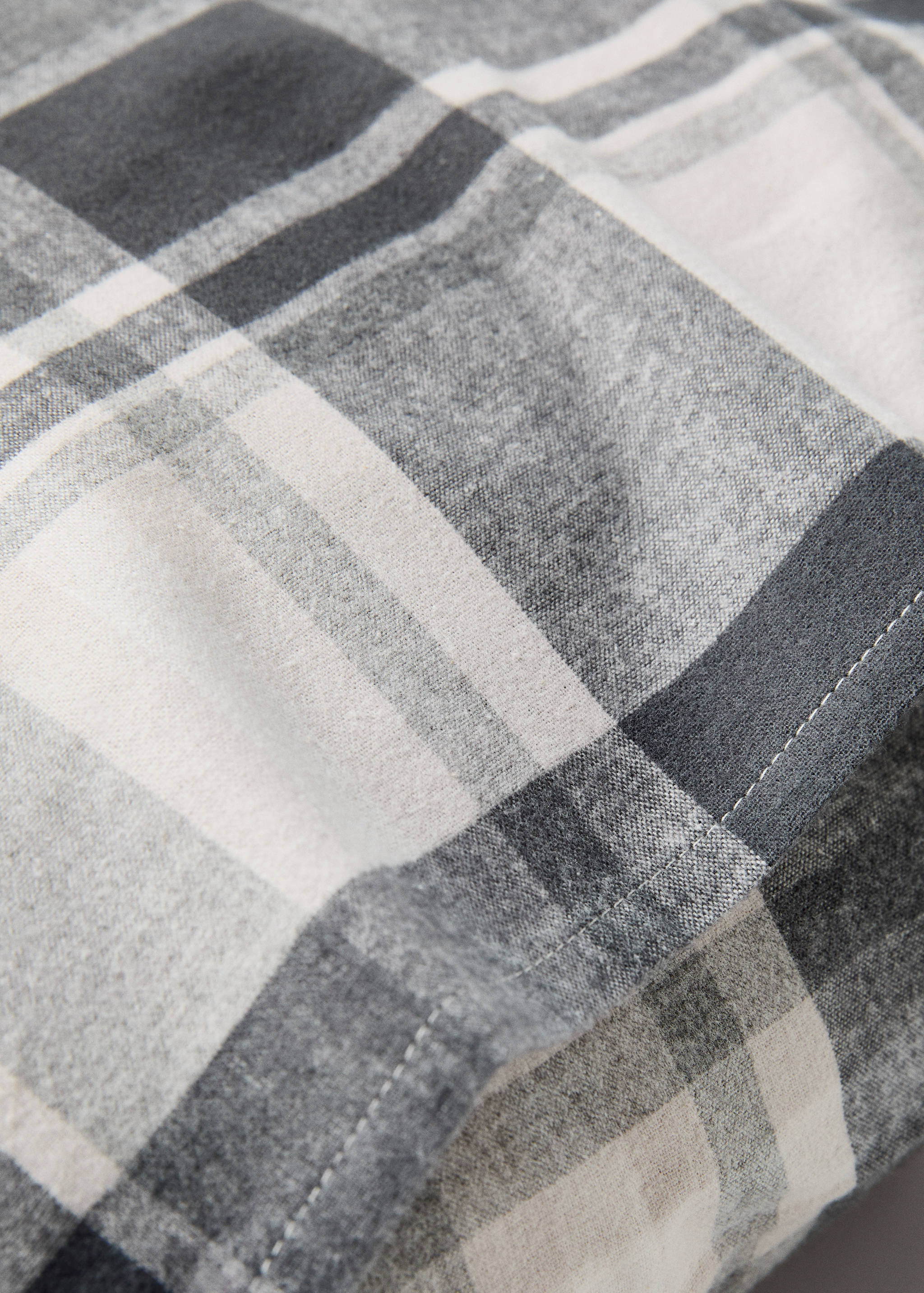 Cotton flannel checkered pillowcase 60x60cm - Details of the article 1