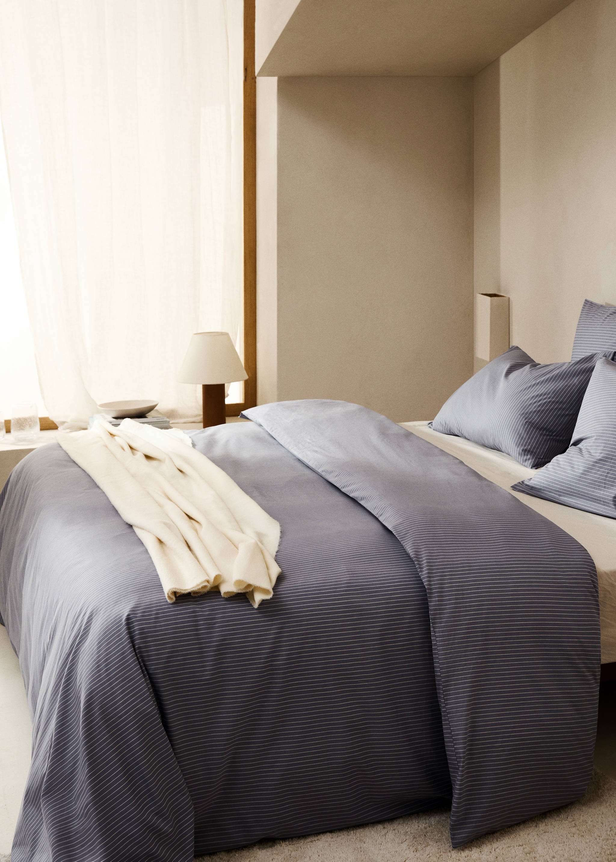 Capa de edredão de percal às riscas (cama 135 cm) - Plano geral