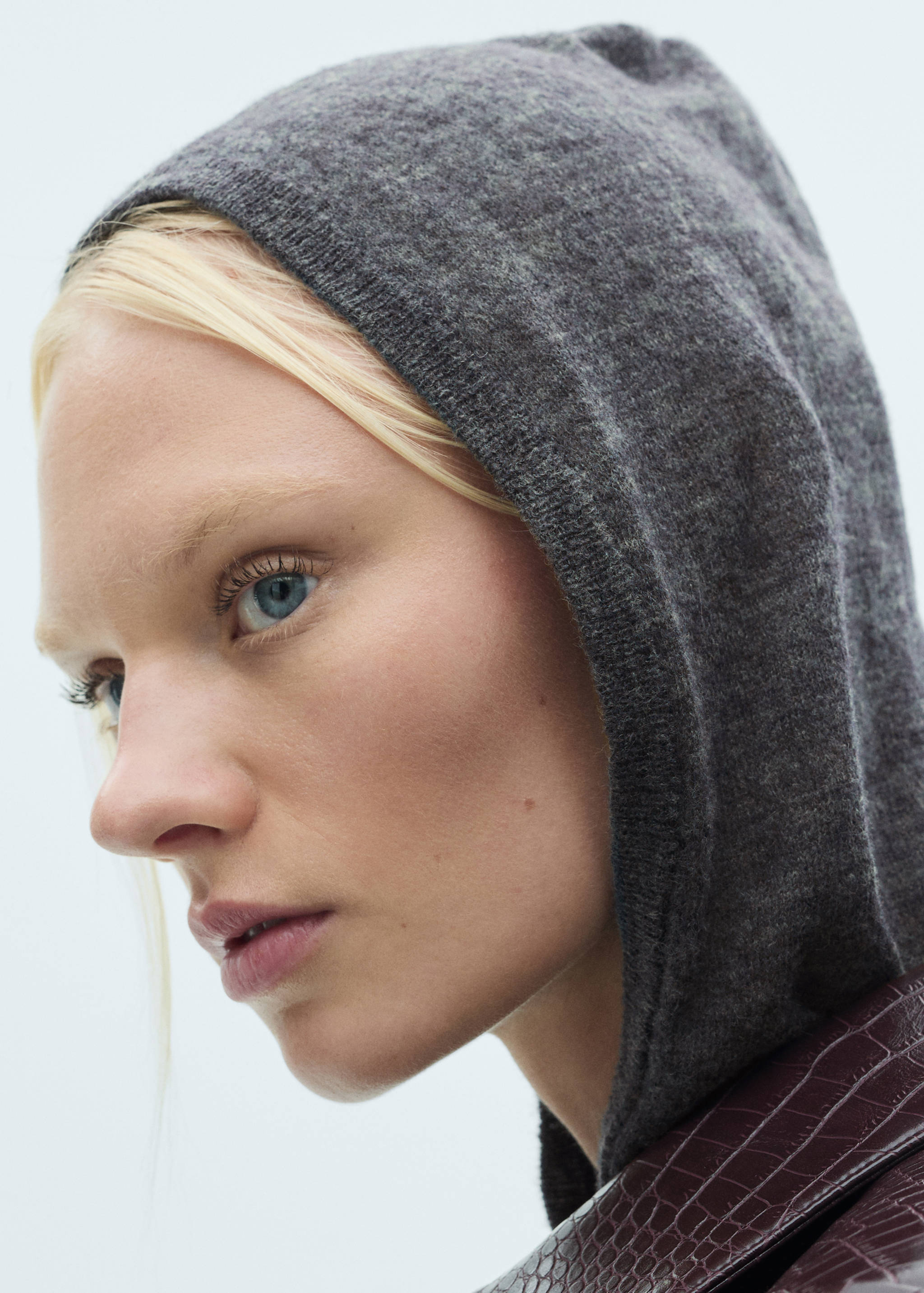 Трикотажный джемпер с капюшоном - Деталь изделия 1