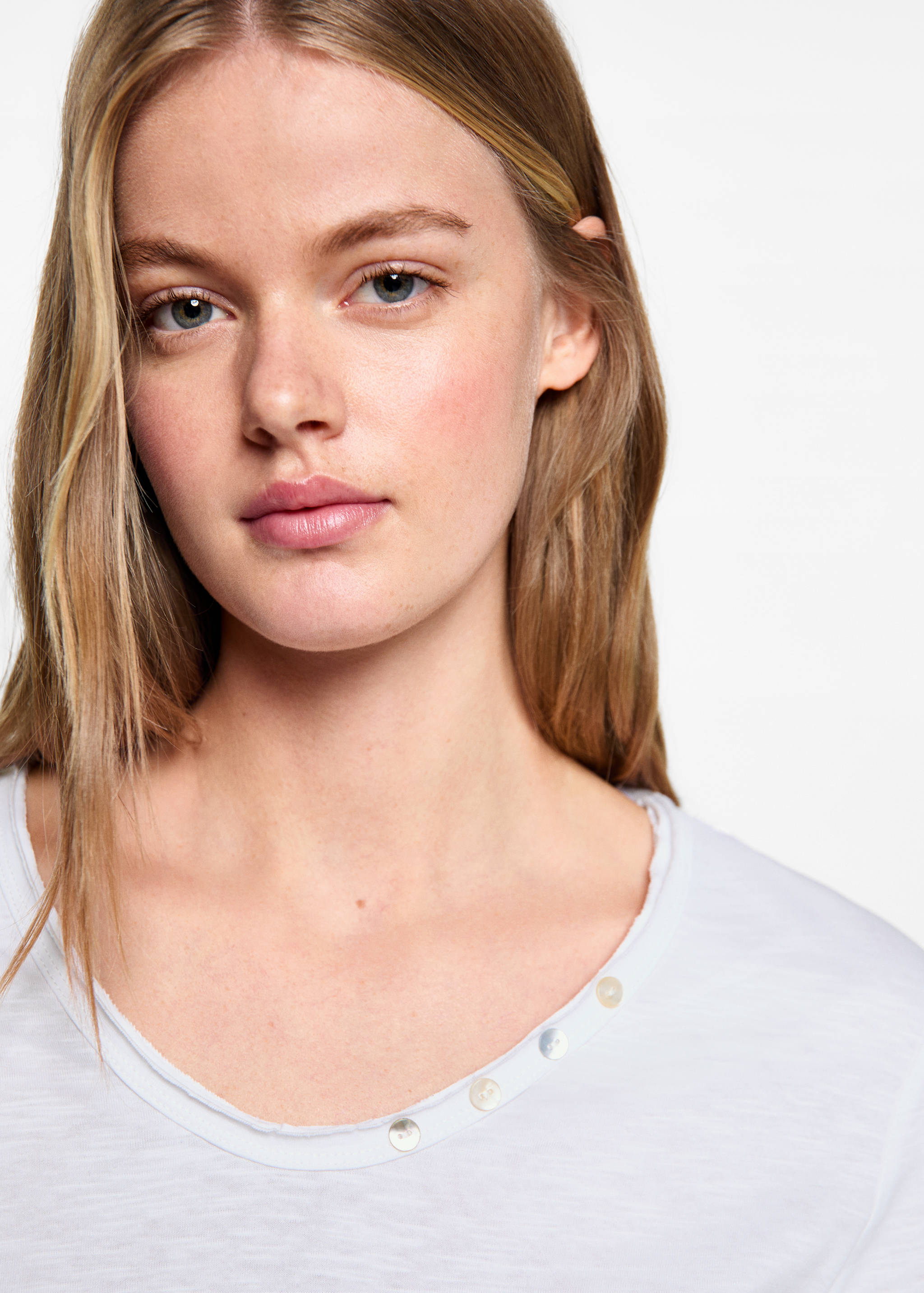 Buttoned long sleeve t-shirt - Details of the article 1