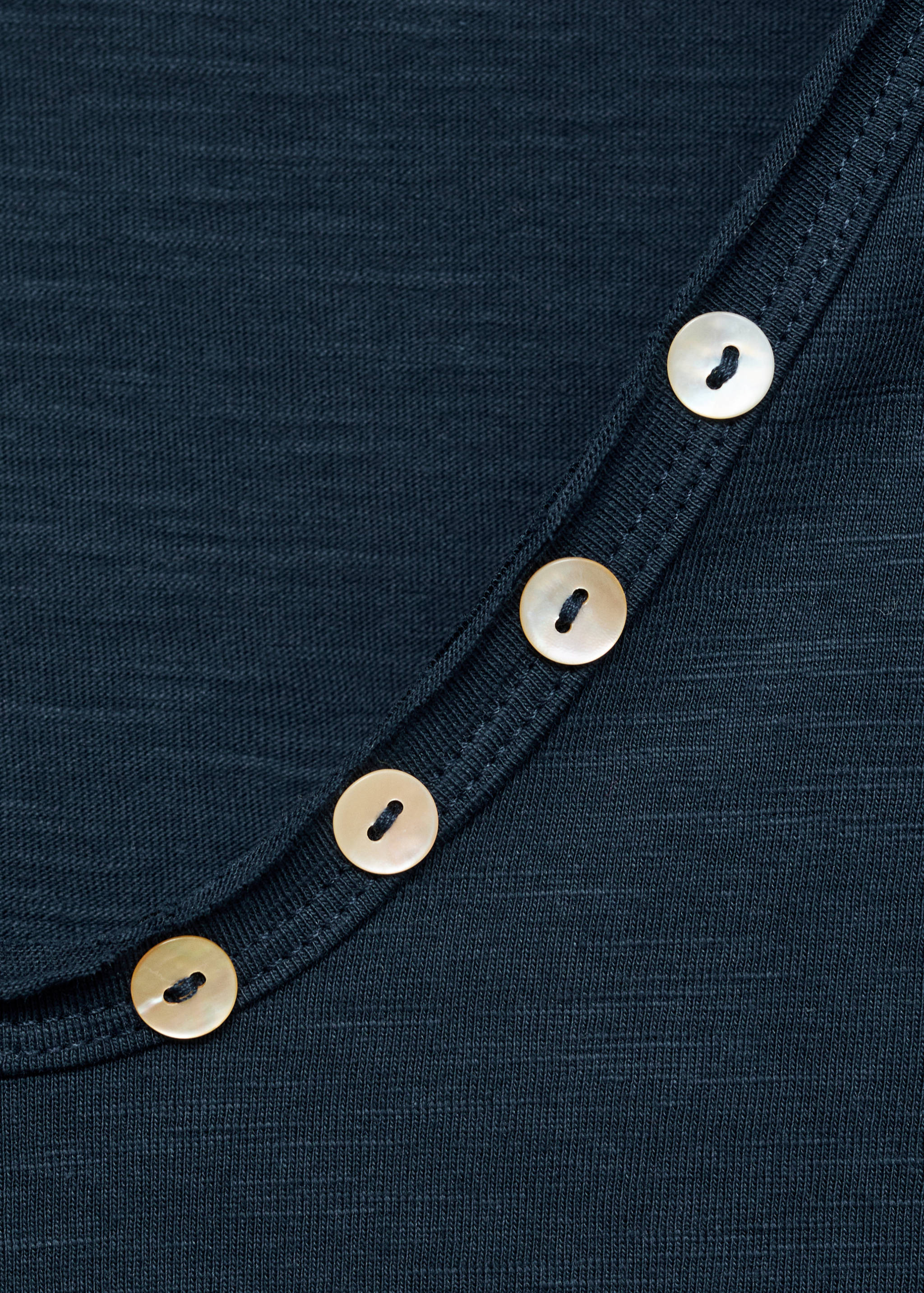 Buttoned long sleeve t-shirt - Details of the article 8
