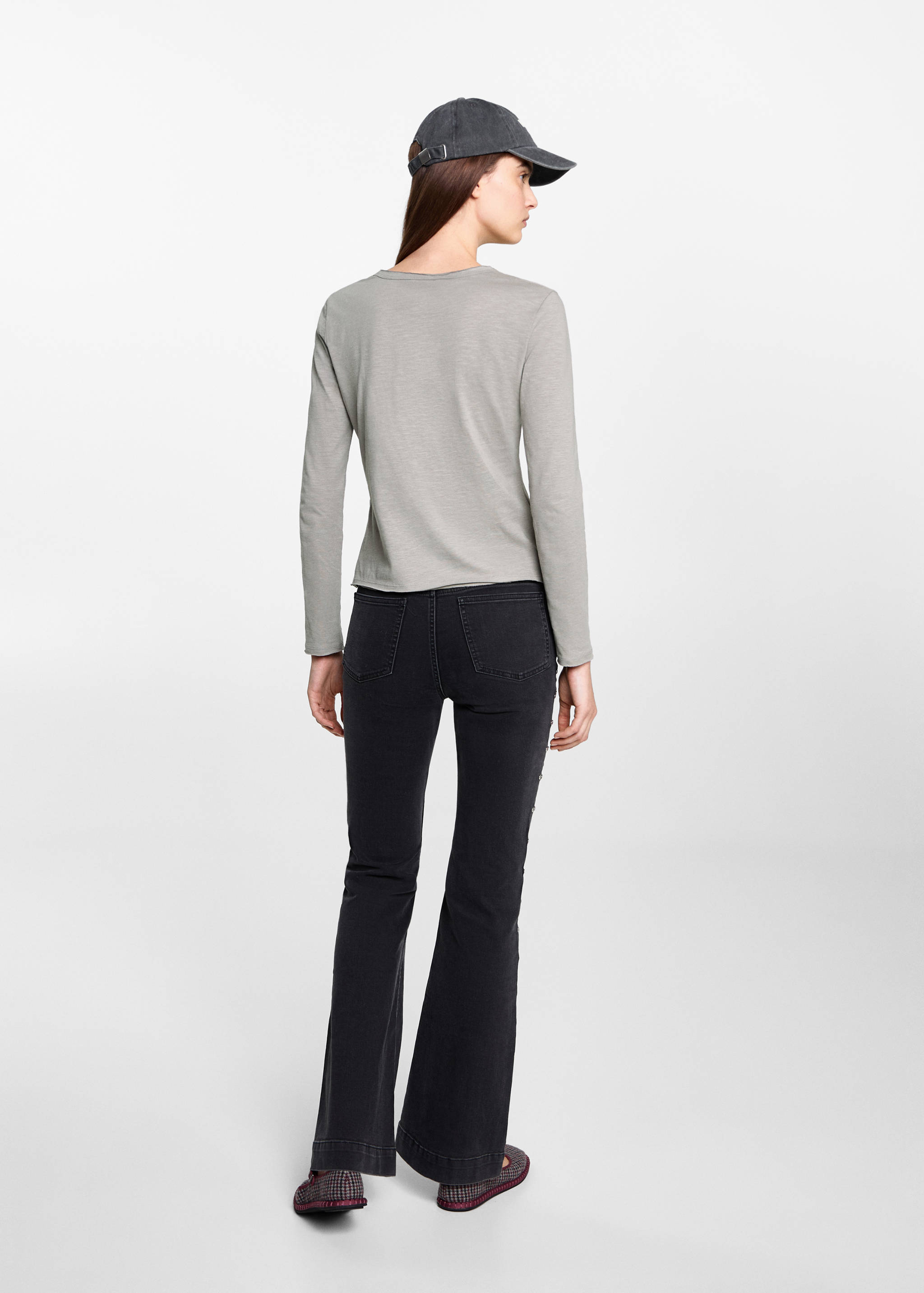 Buttoned long sleeve t-shirt - Reverse of the article