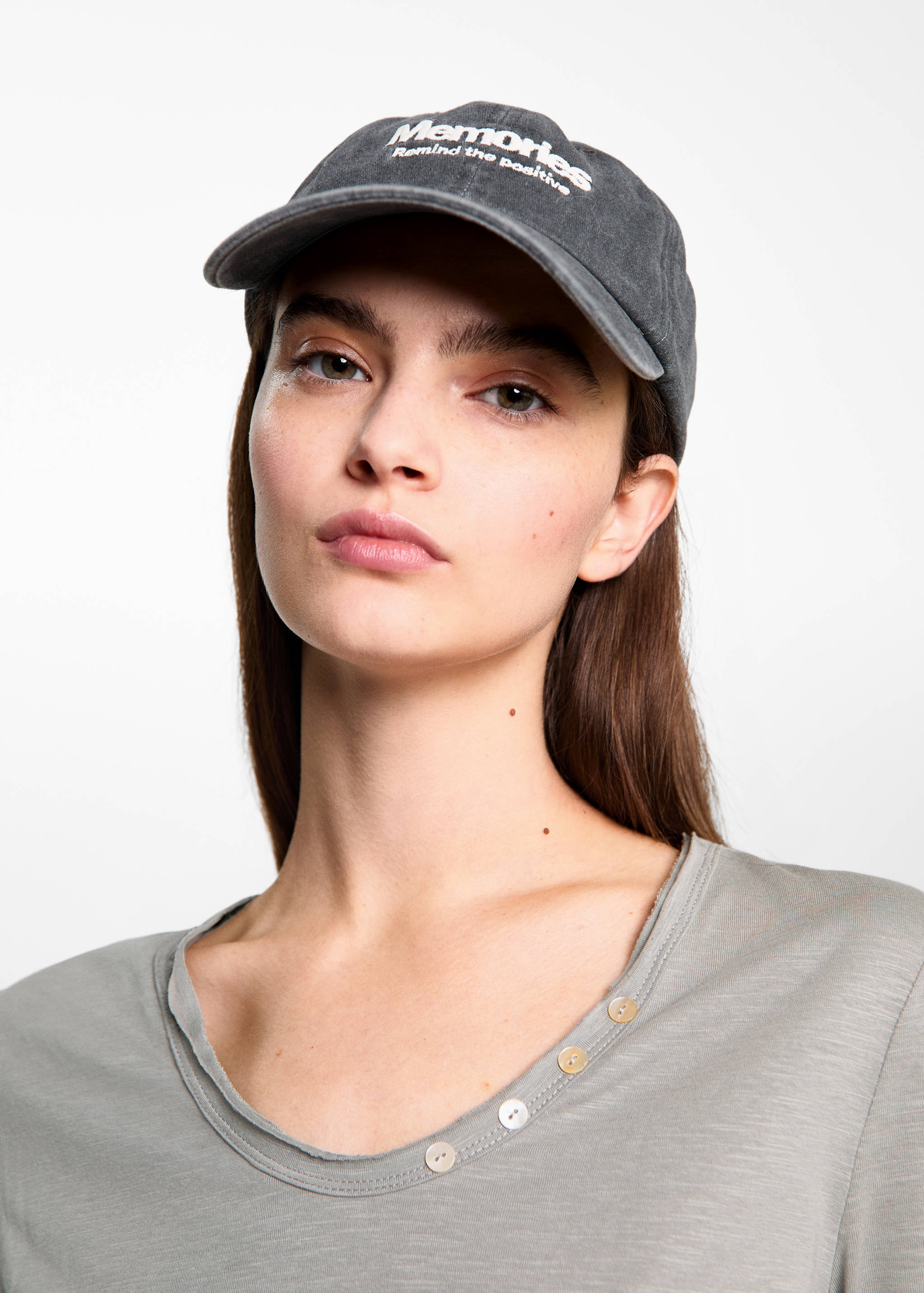 Buttoned long sleeve t-shirt - Details of the article 1