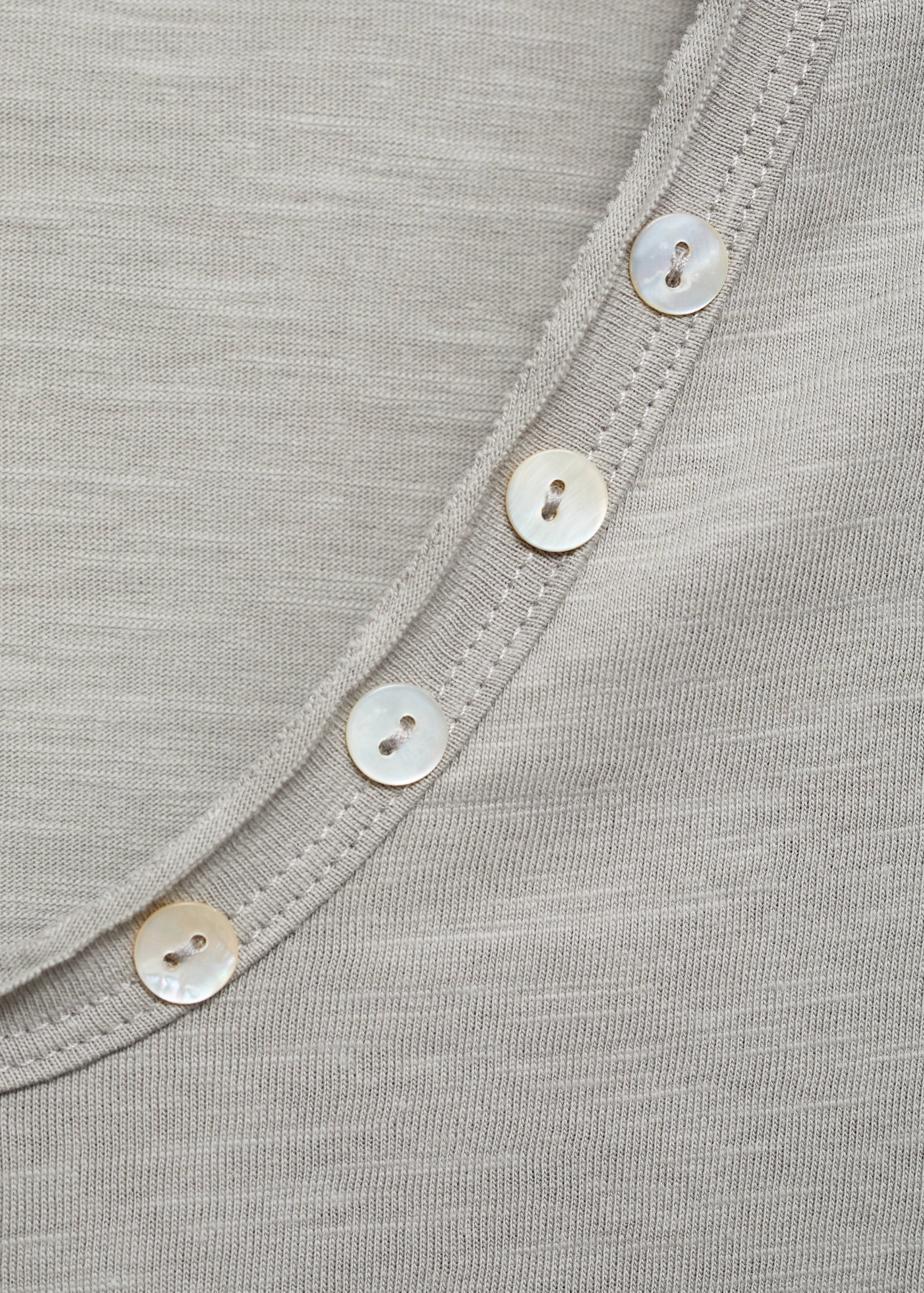 Buttoned long sleeve t-shirt - Details of the article 8