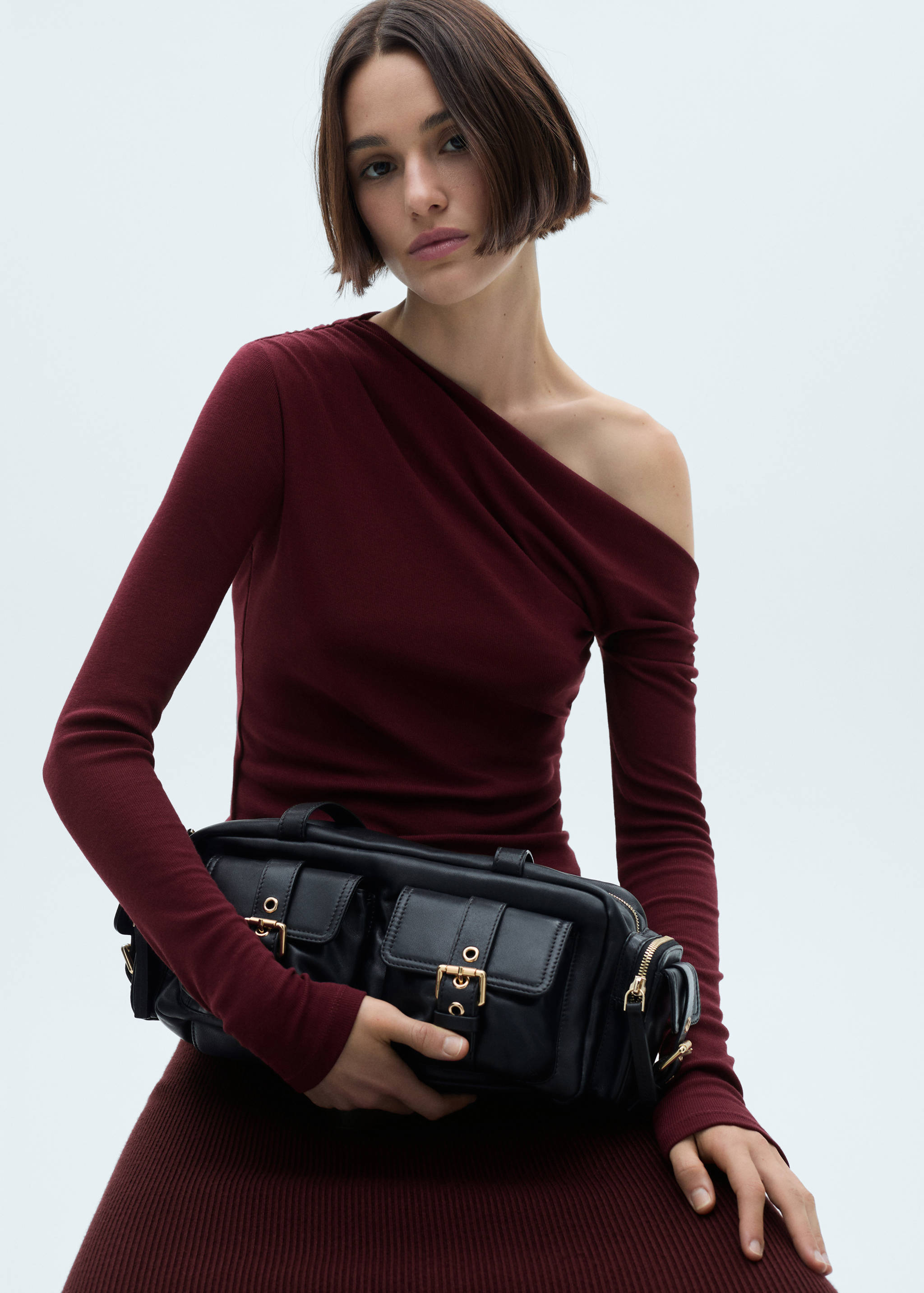 T-shirt asymétrique drapé - Plan moyen