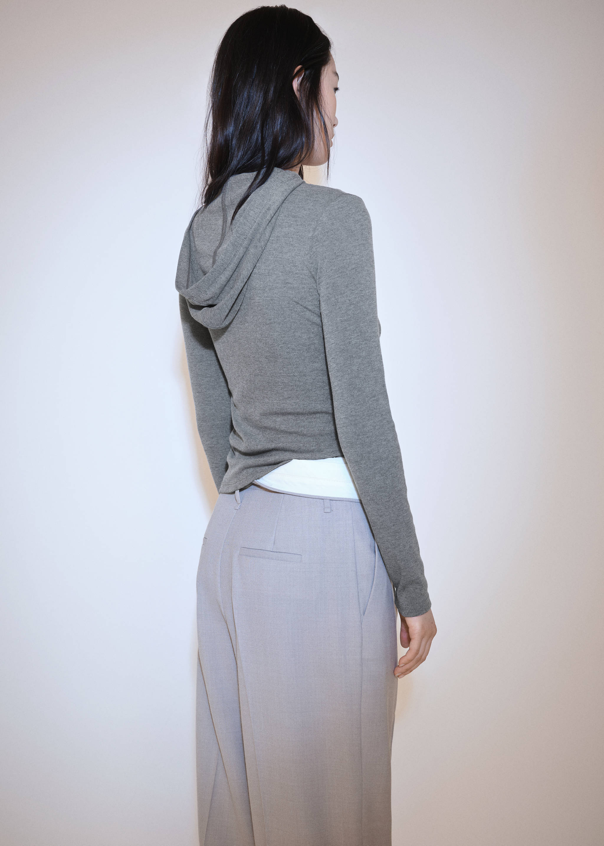 T-shirt manches longues capuche - Verso de l’article