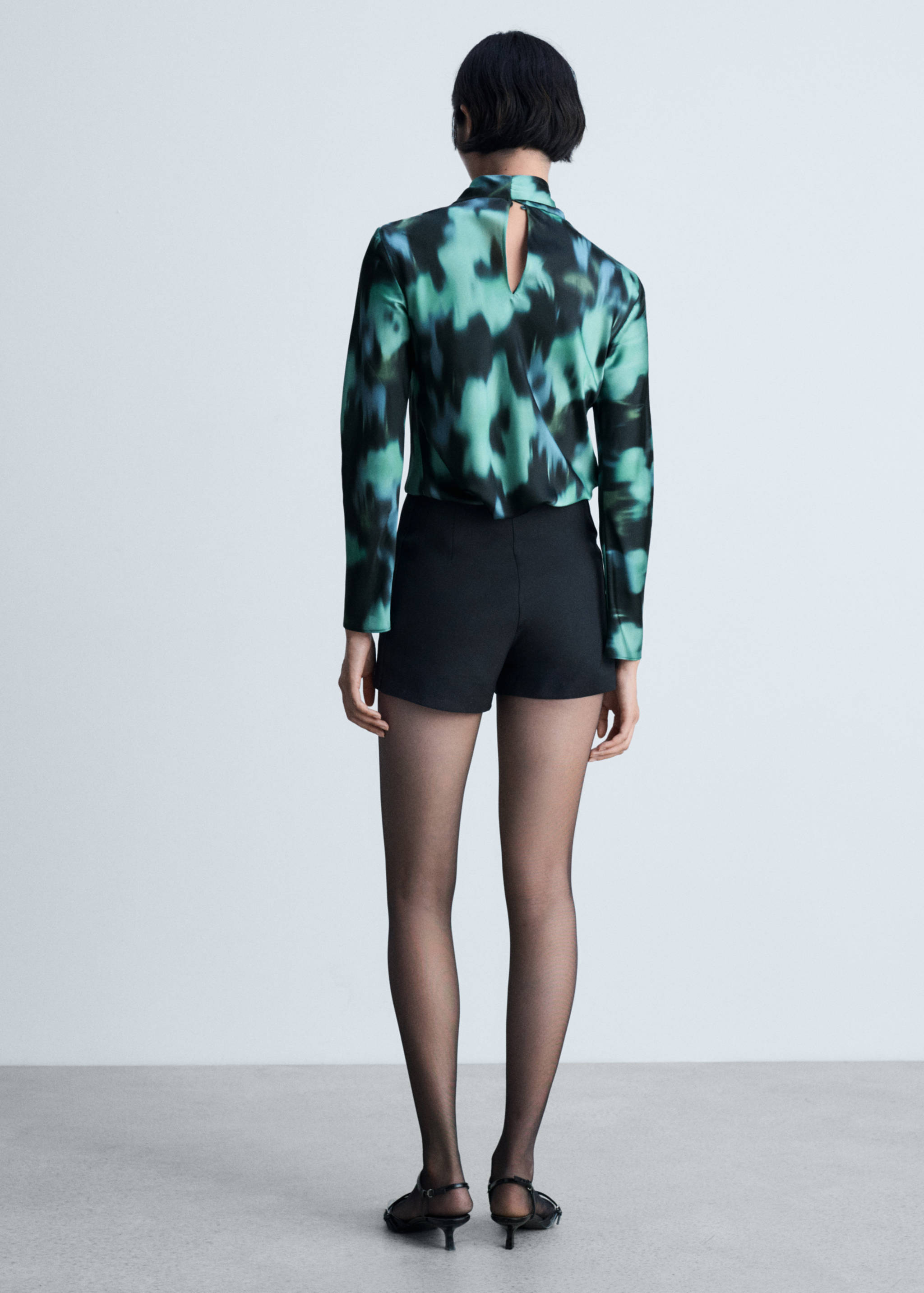 Printed blouse with bow - Reverse of the article