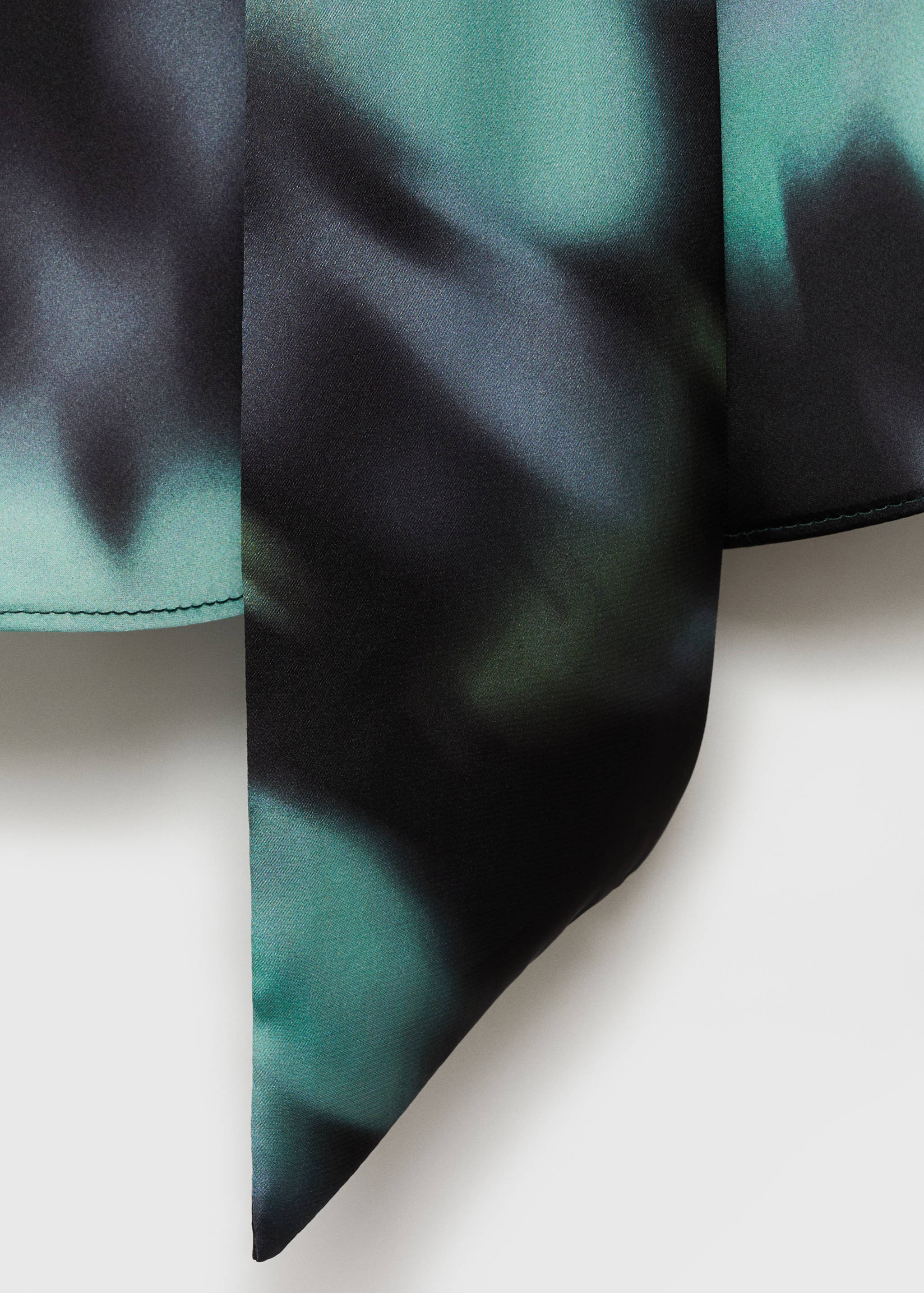 Printed blouse with bow - Details of the article 0