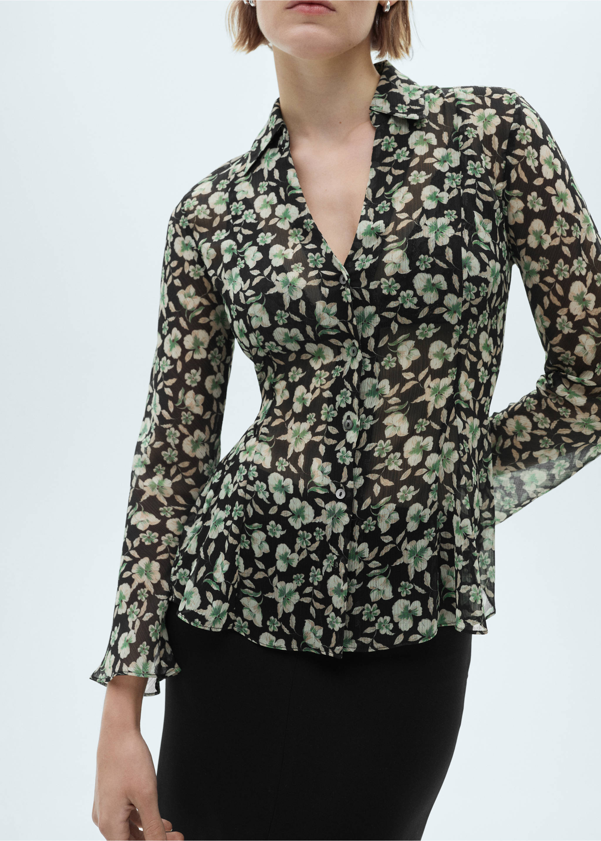 Black and green floral print shirt with long sleeves and a pointed collar., Black. Ref: 77027722-00.