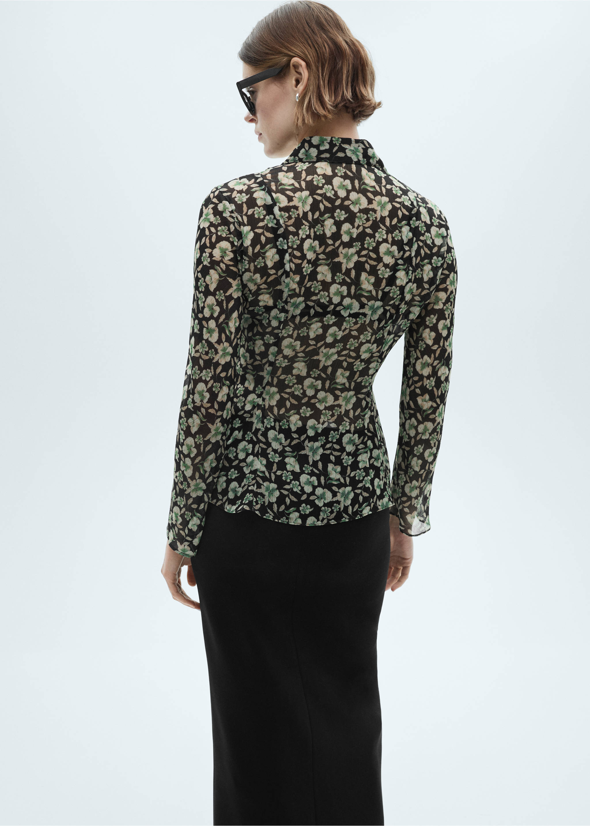 Black floral print long-sleeved shirt, back view., Black. Ref: 77027722-00.
