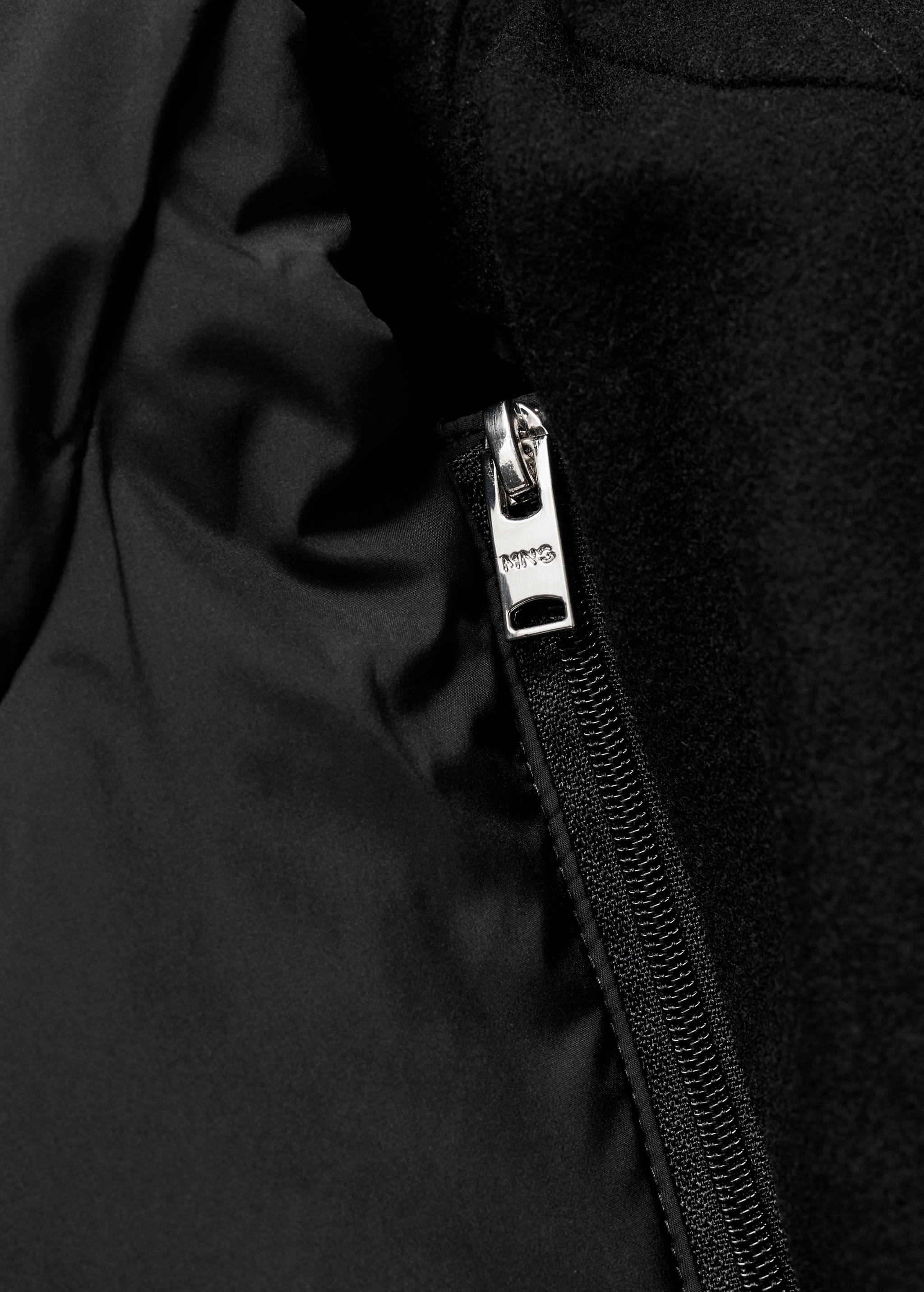 Wool coat with quilted interior hood - Details of the article 0