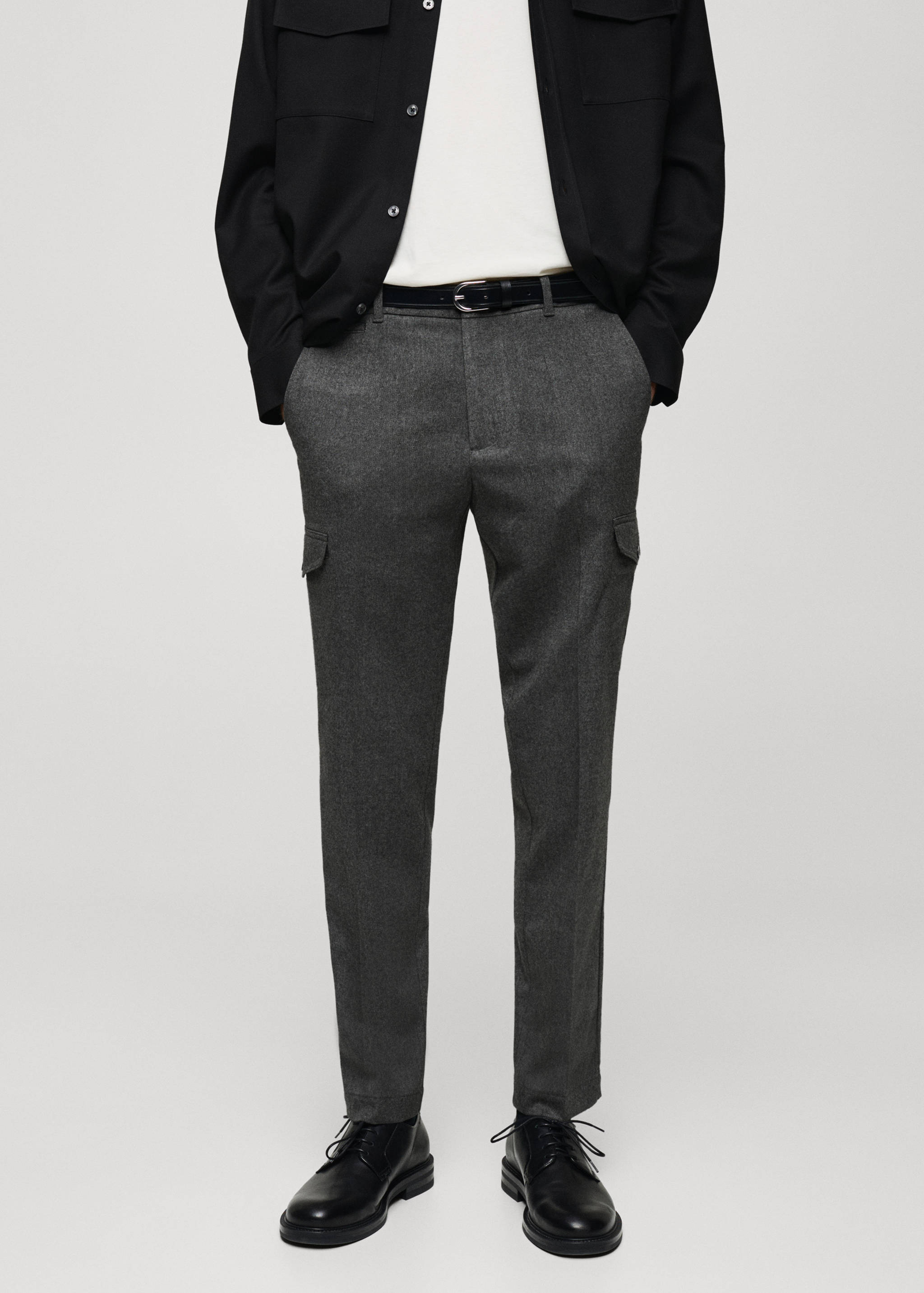 Pantalón cargo franela - Plano medio