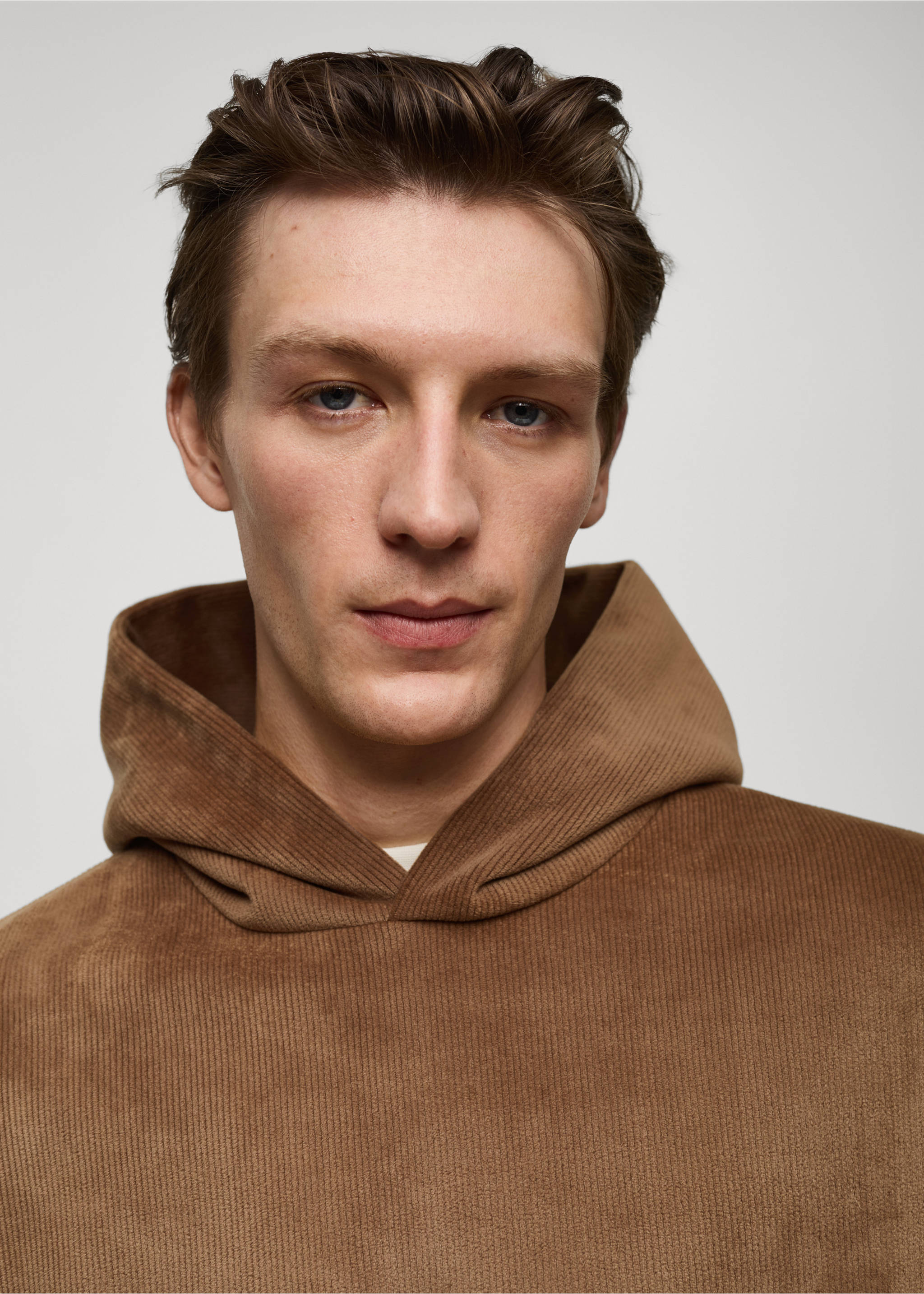 Corduroy hooded sweatshirt - Details of the article 1, Tobacco Brown. Ref: 77027929-00.