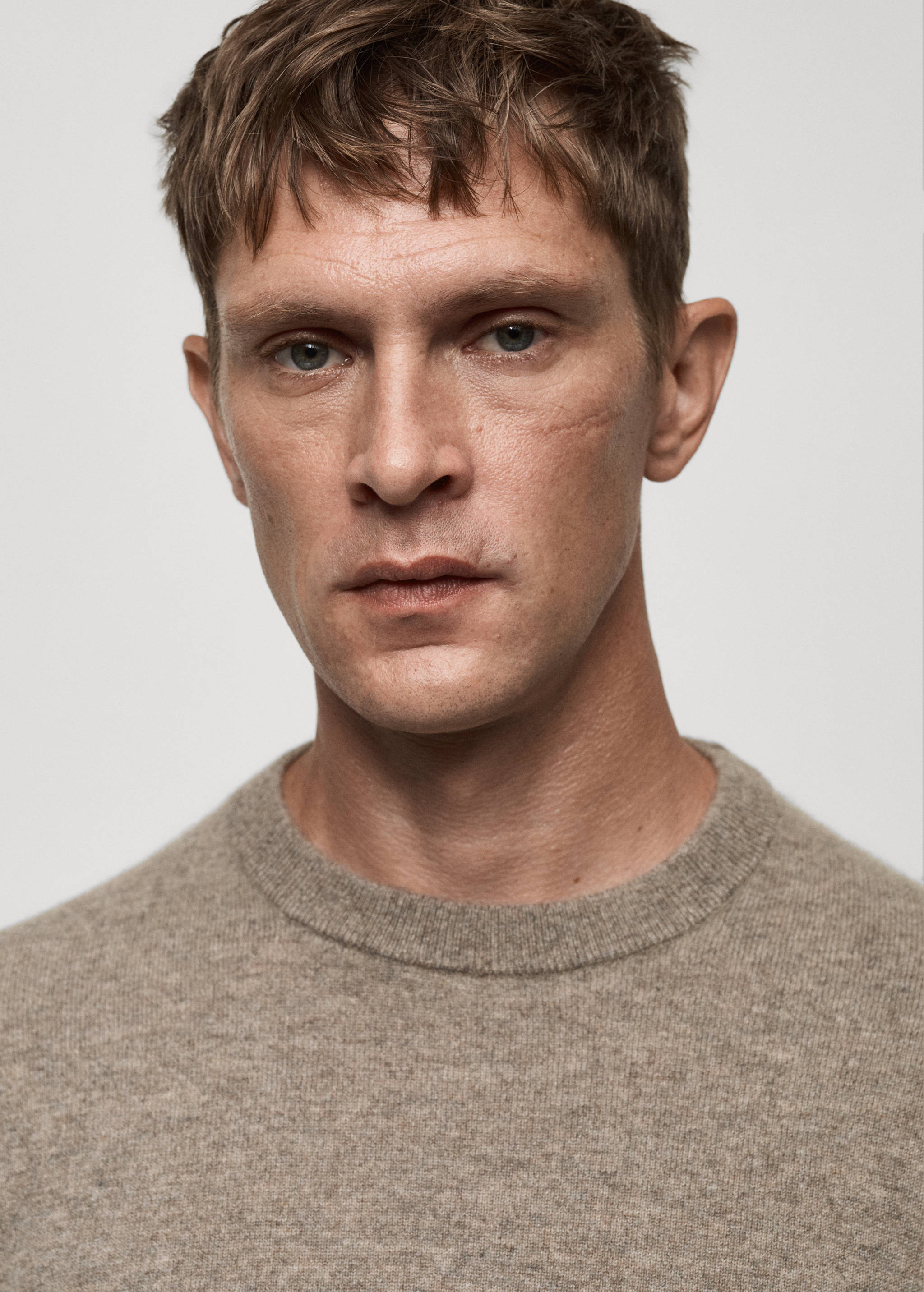 100% cashmere regular-fit sweater - Details of the article 1