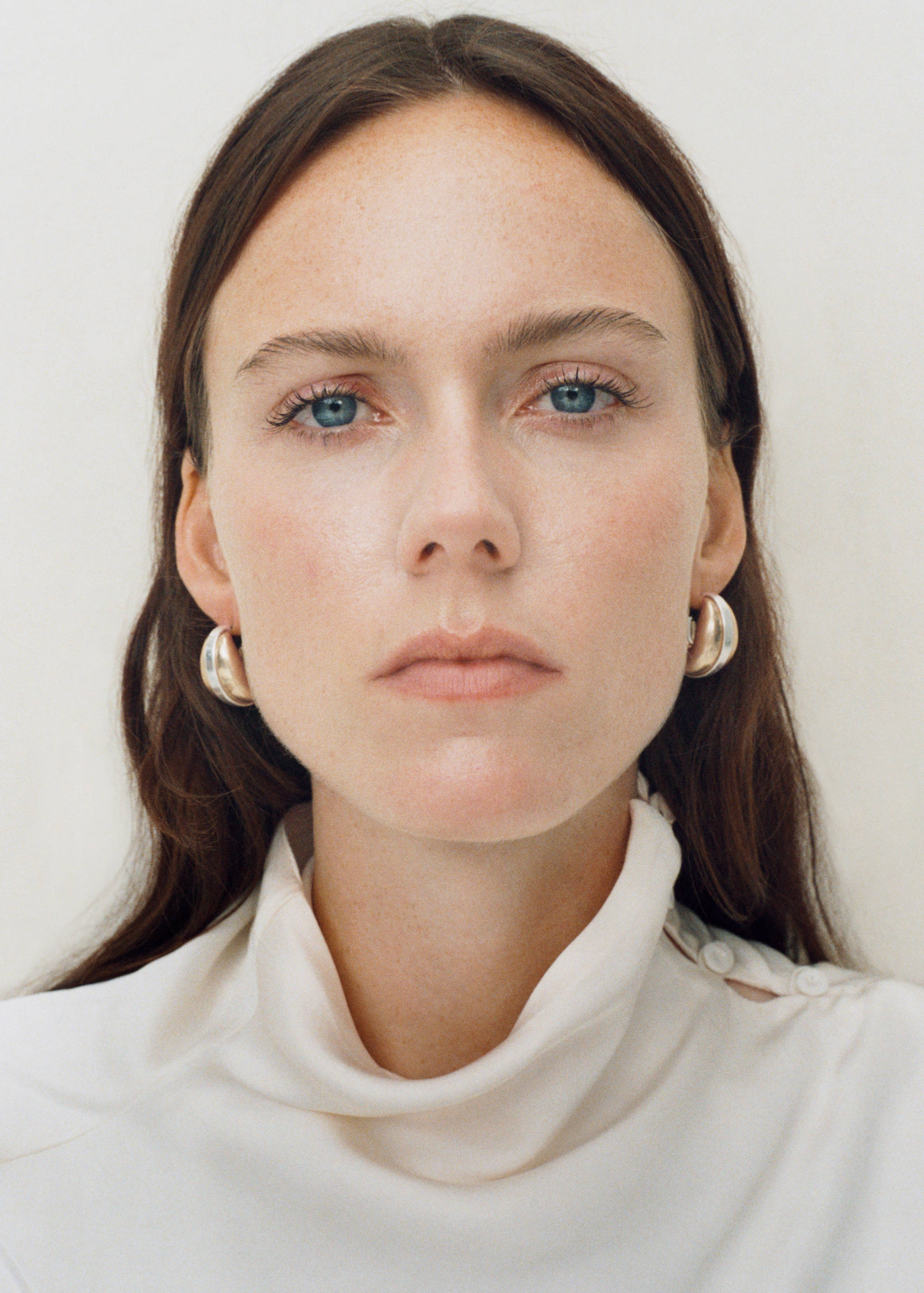 Two-tone hoop earrings - Details of the article 9