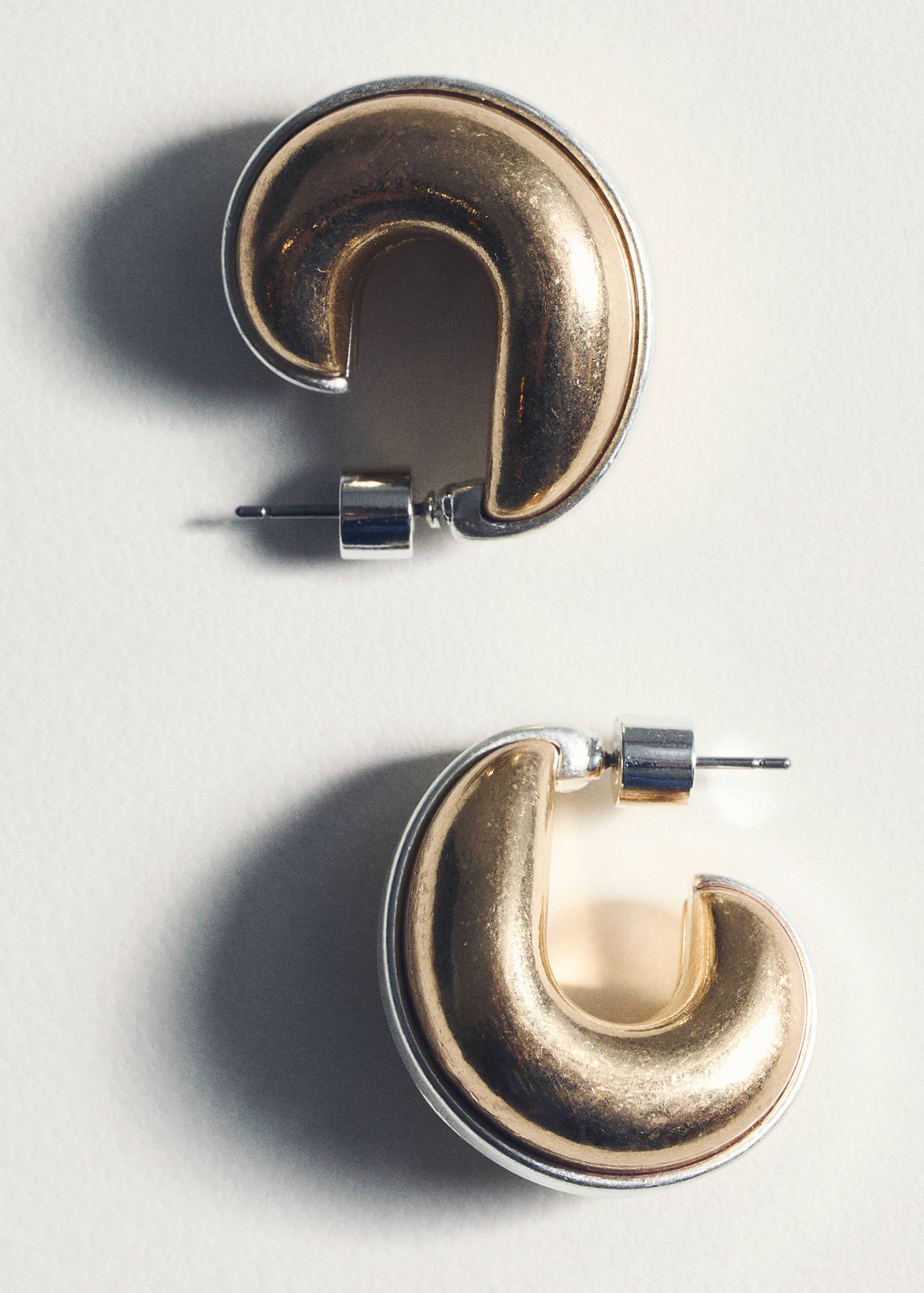Two-tone hoop earrings - Details of the article 5