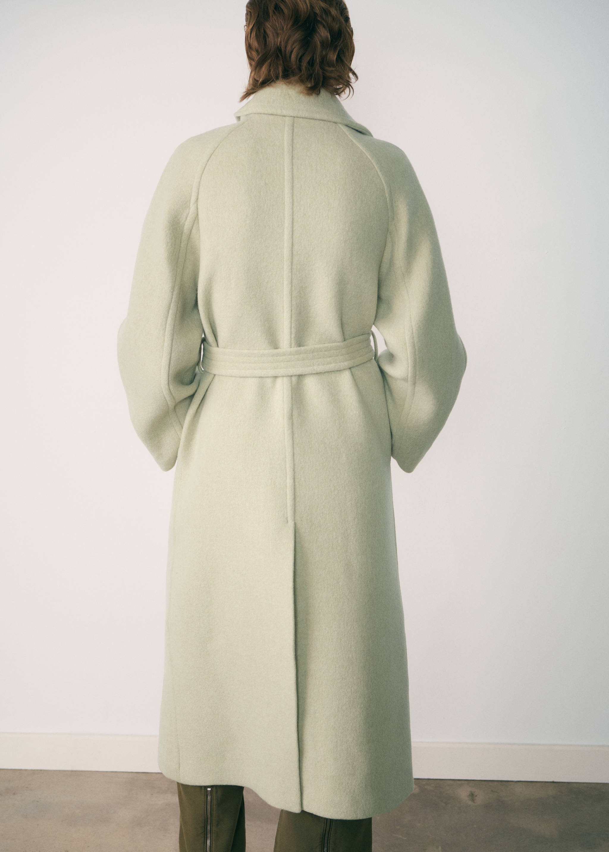 Woollen coat with belt - Reverse of the article