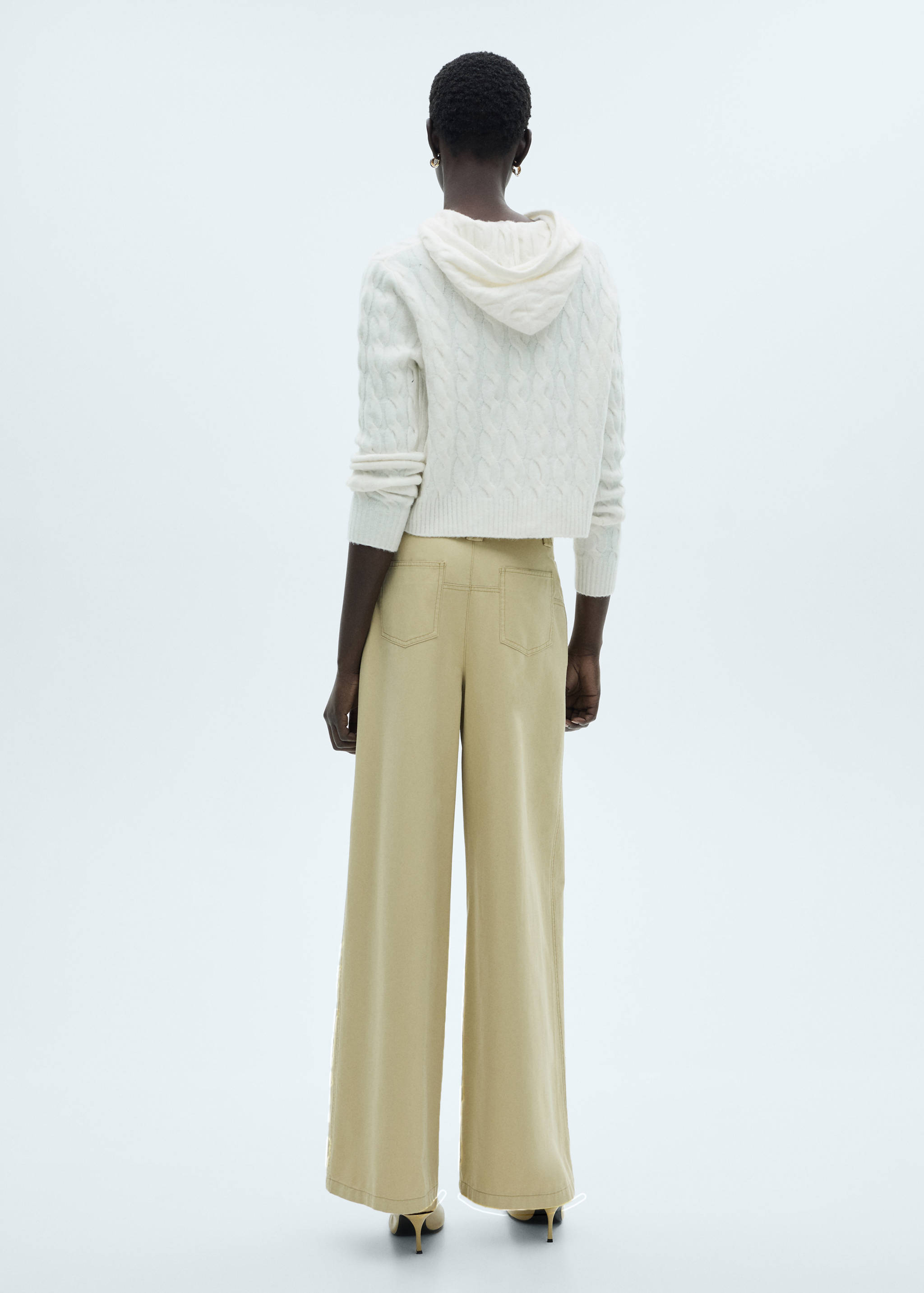 Cable-knit hoodie - Reverse of the article