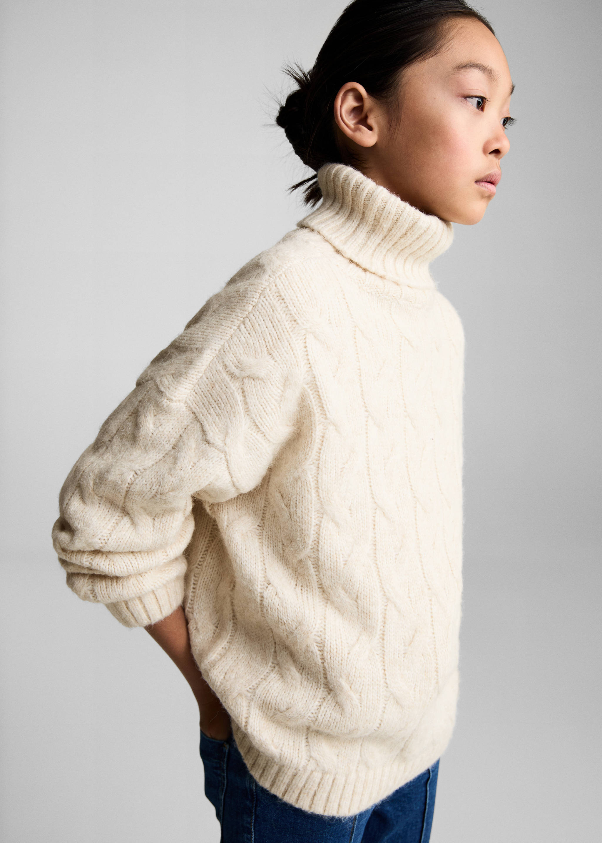 Cable knit turtleneck sweater - Medium plane
