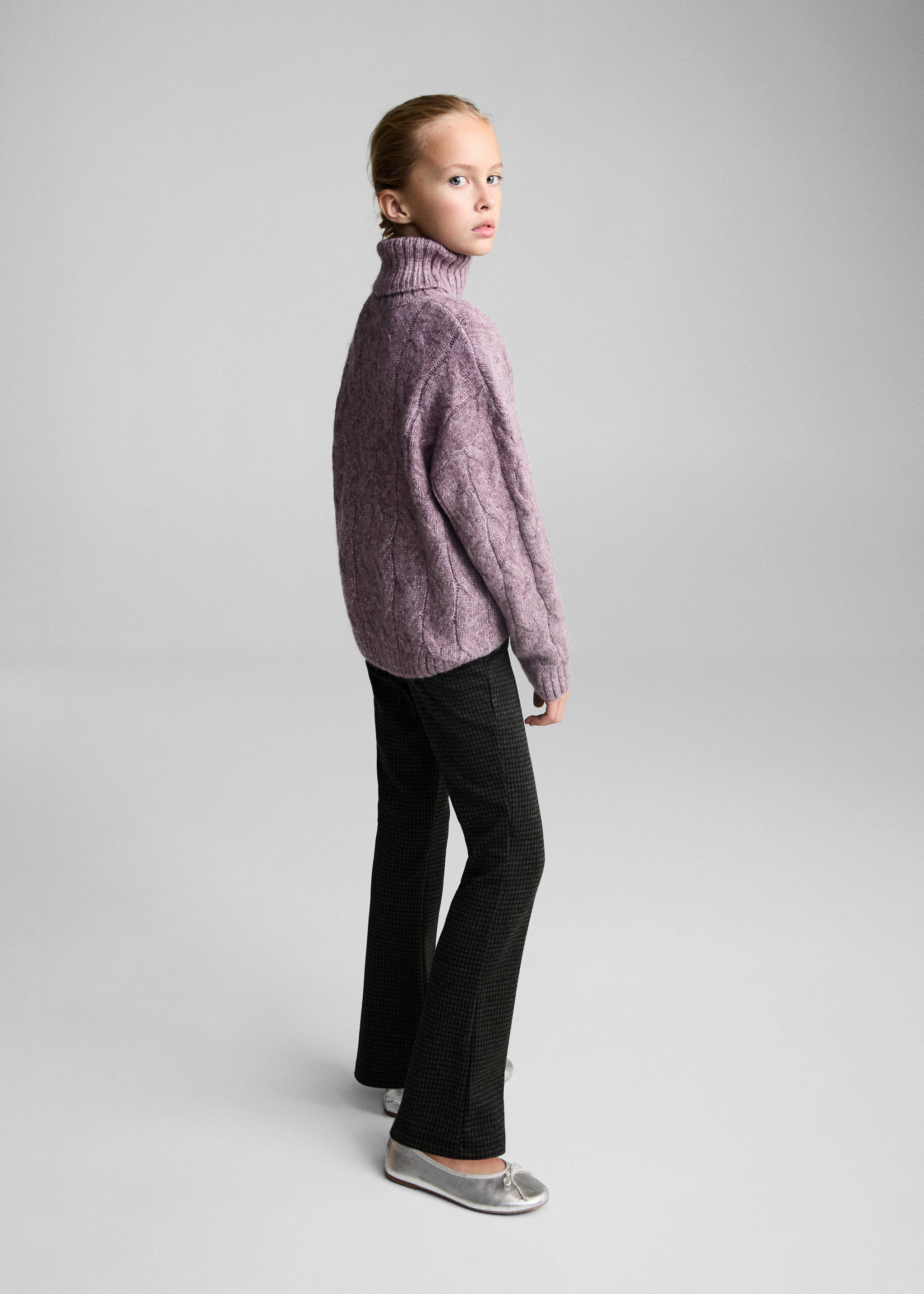 Cable knit turtleneck sweater - General plane