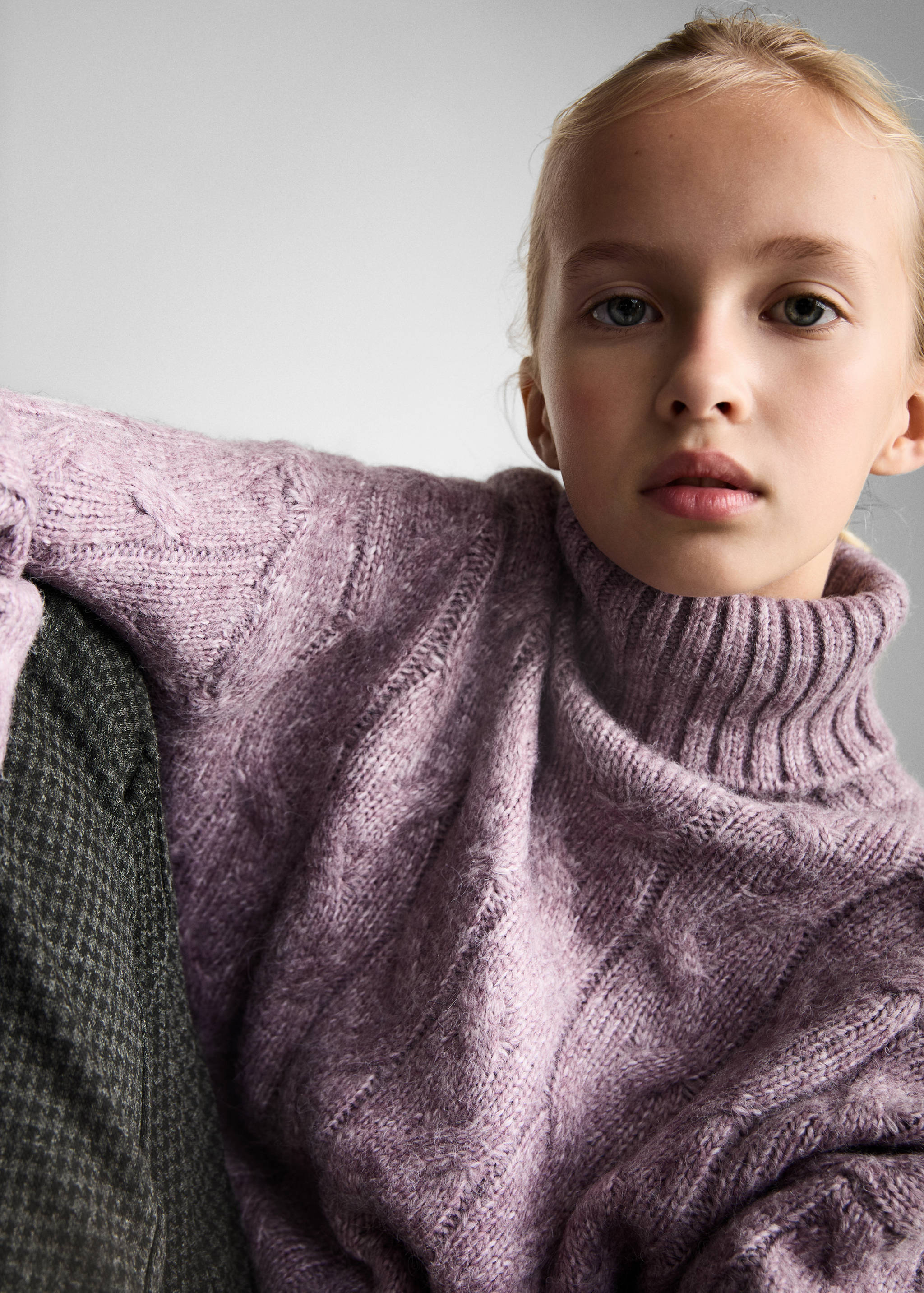 Cable knit turtleneck sweater - Details of the article 2