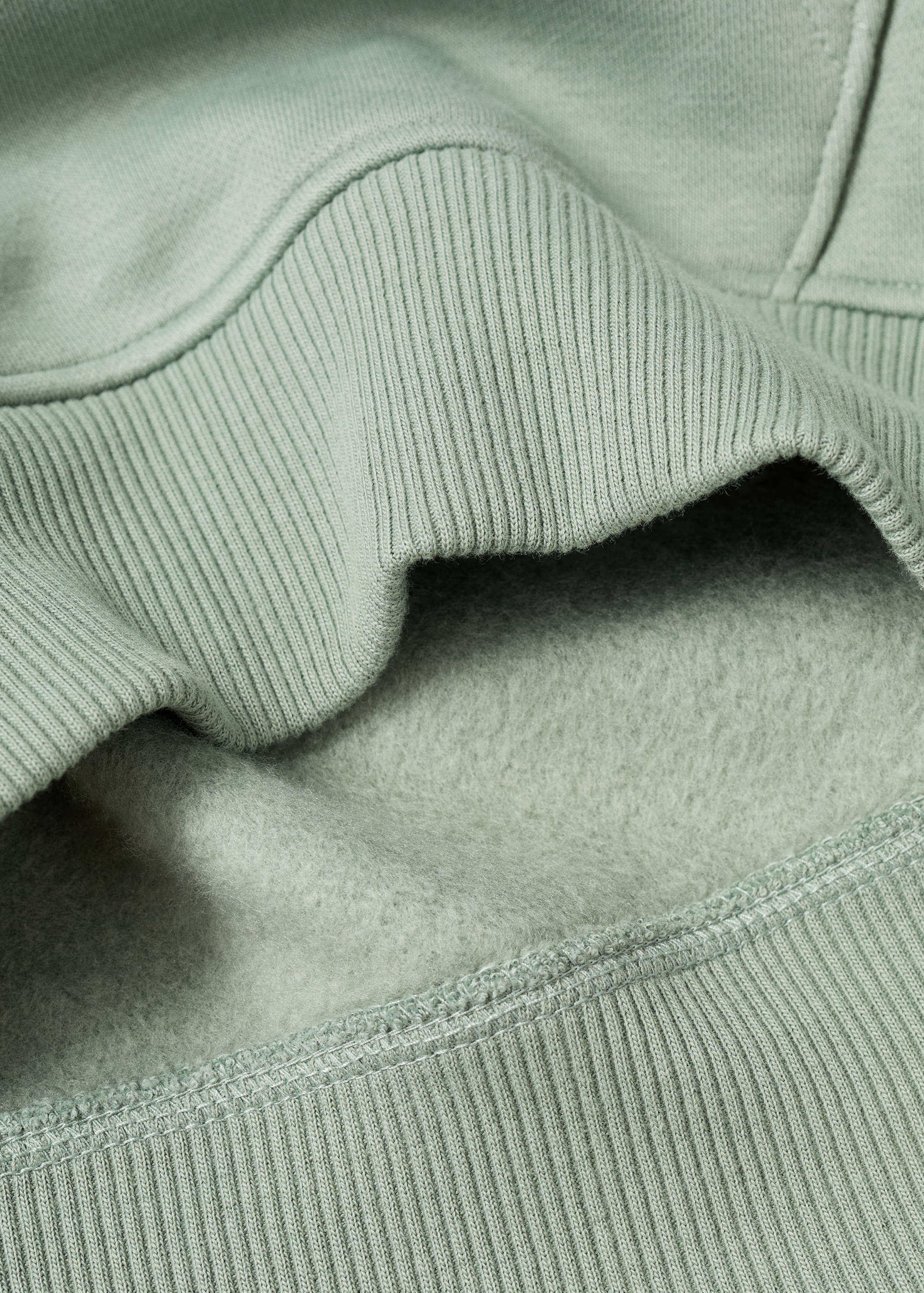 Свитшот-кенгуру с вышитой надписью - Деталь изделия 0