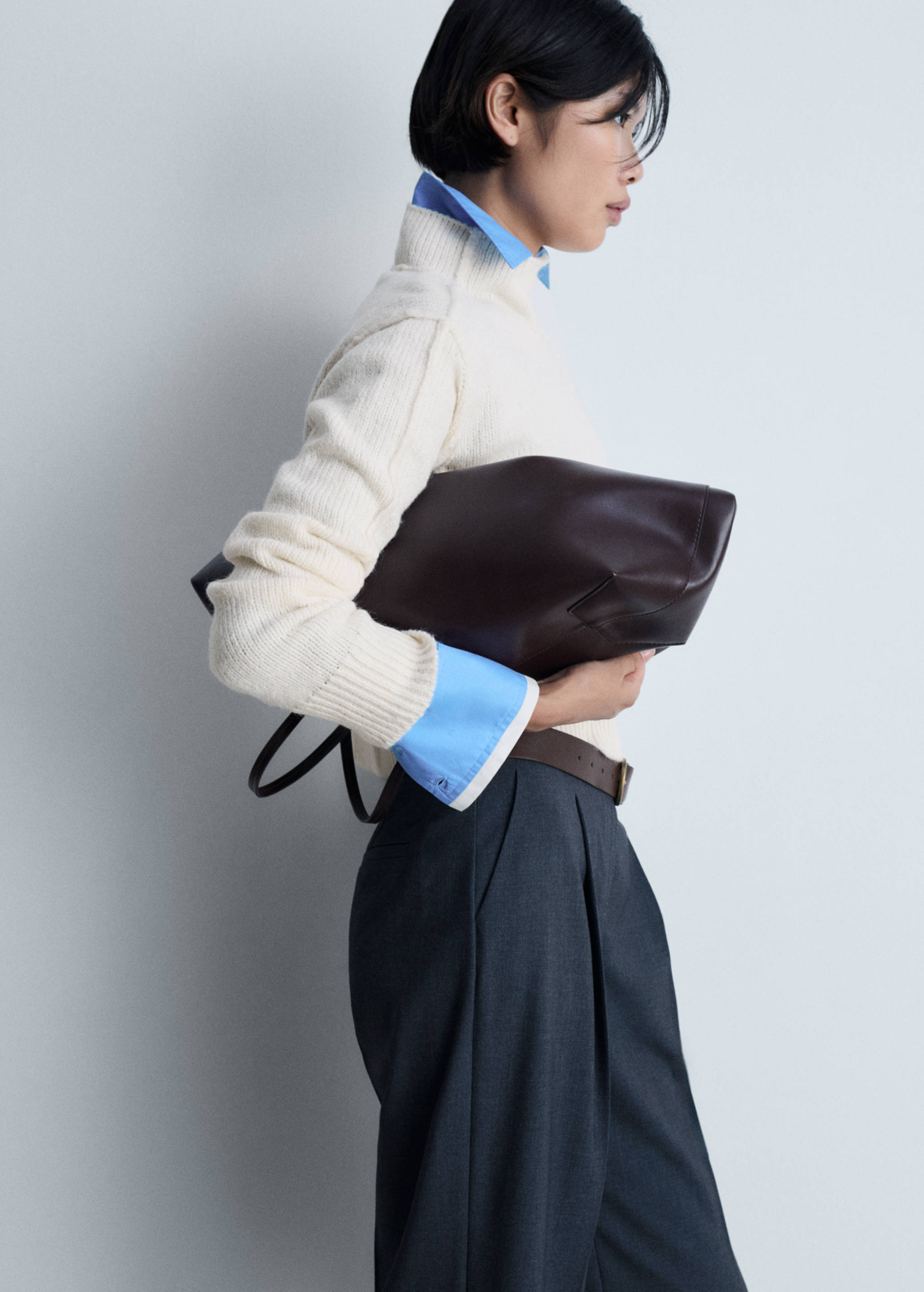 Genser med perkinshals og sømmer - Halvtotal bildeutsnitt