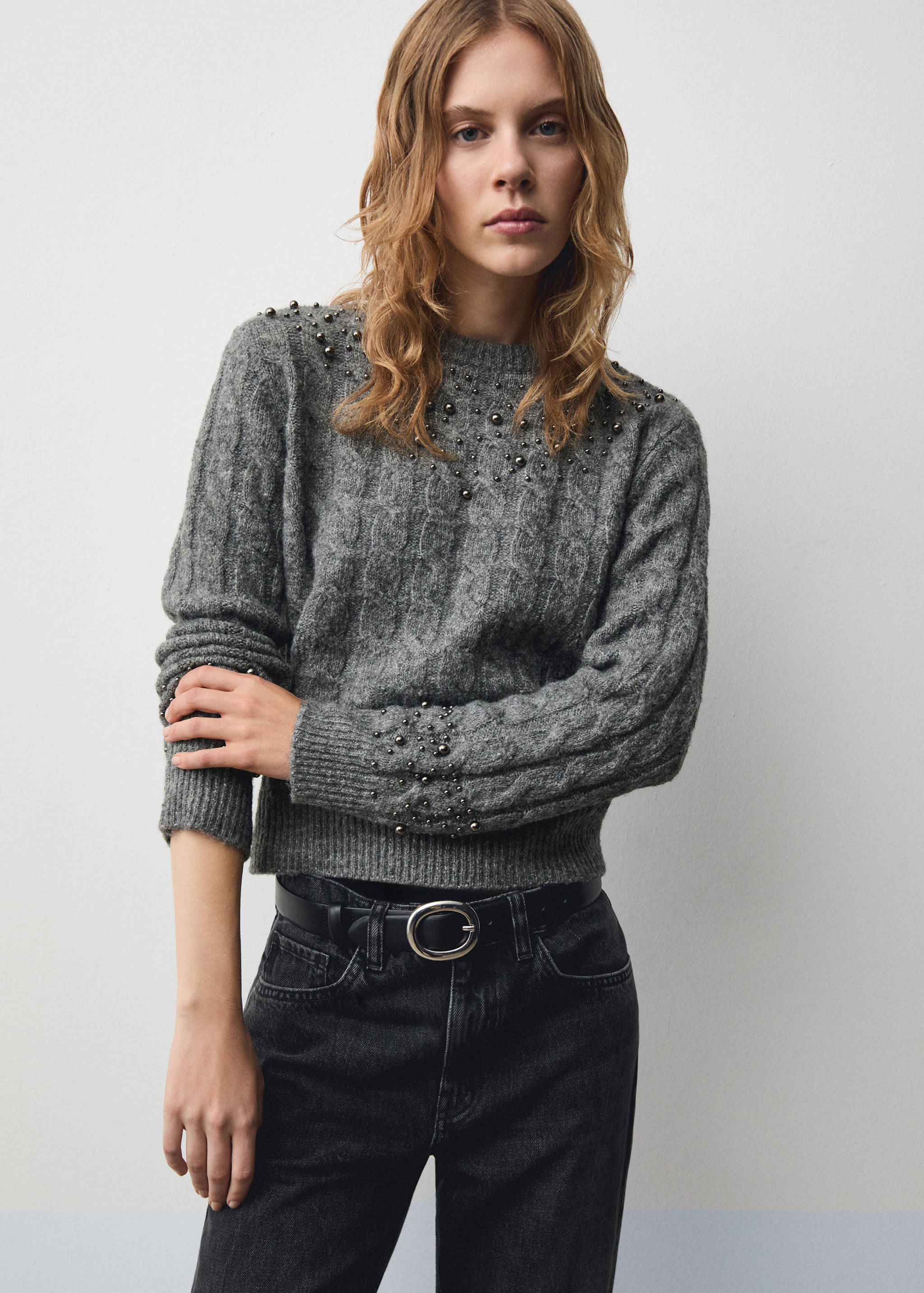 Jersey trenzado detalle abalorios - Plano medio