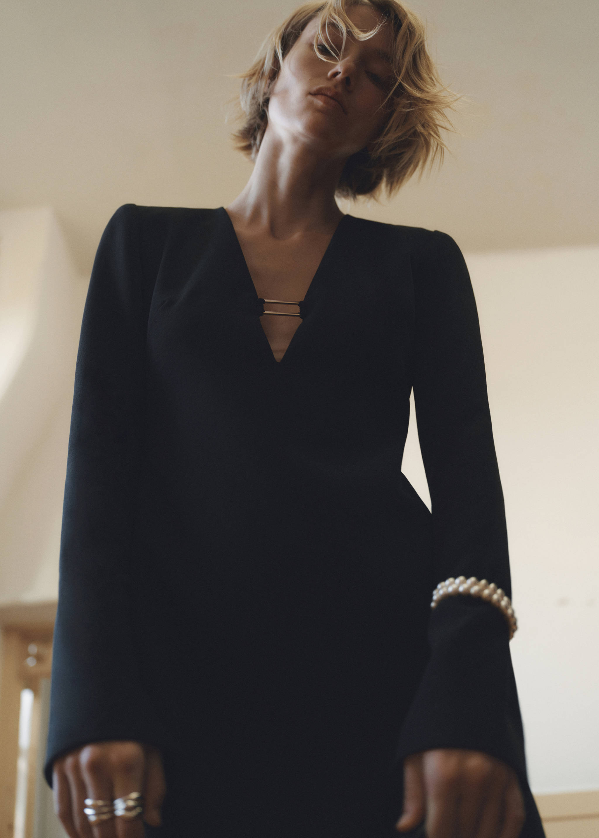 Metallic dress with neckline detail - Details of the article 7