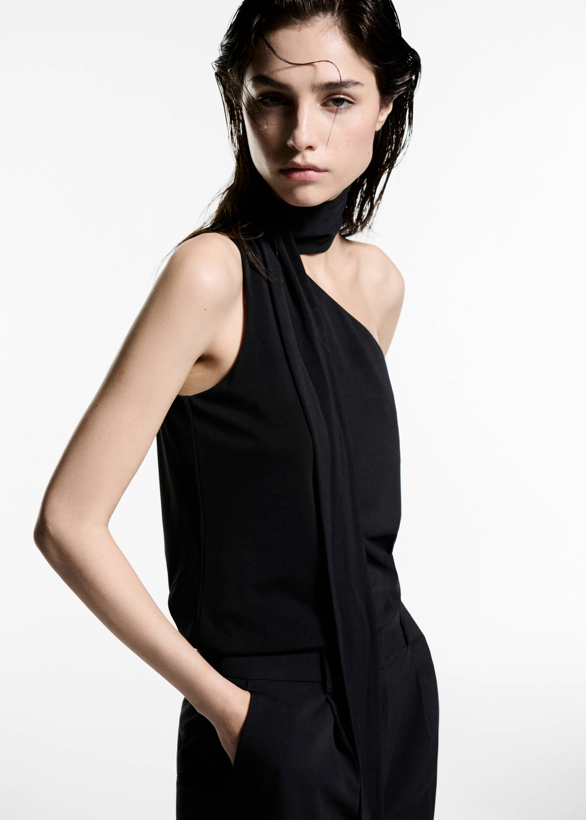 Top asymétrique col ras-de-cou - Détail de l'article 2