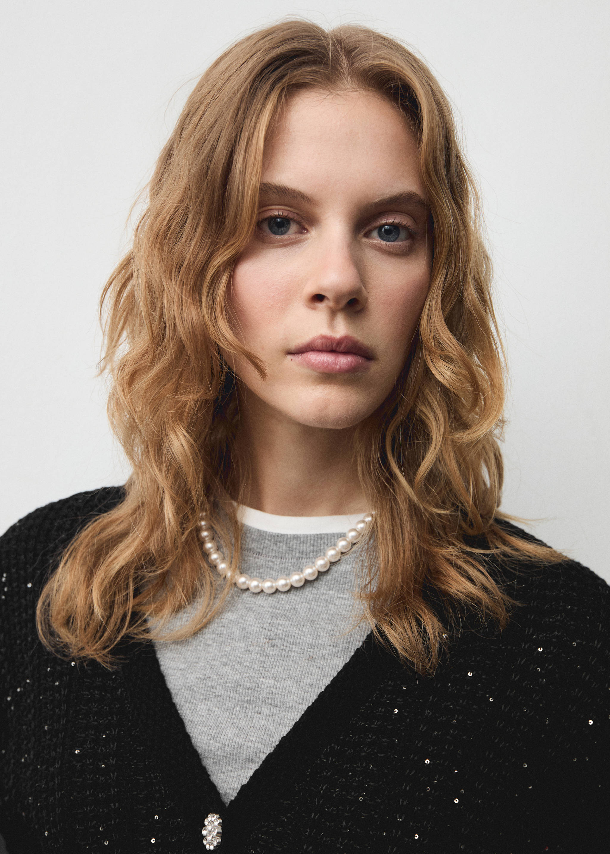 Knitted cardigan with shiny details - Details of the article 1