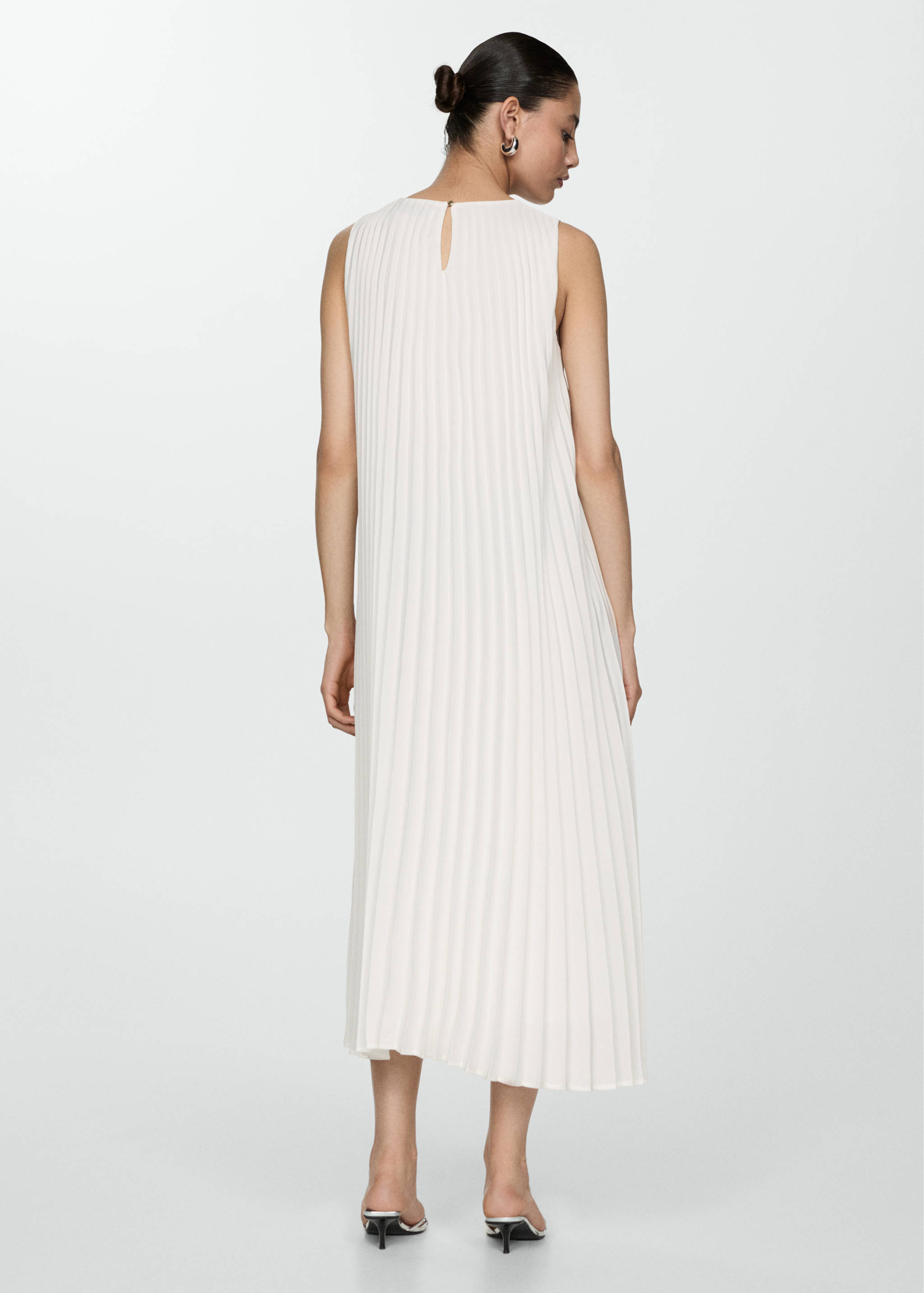 Pleated A-line dress - Reverse of the article