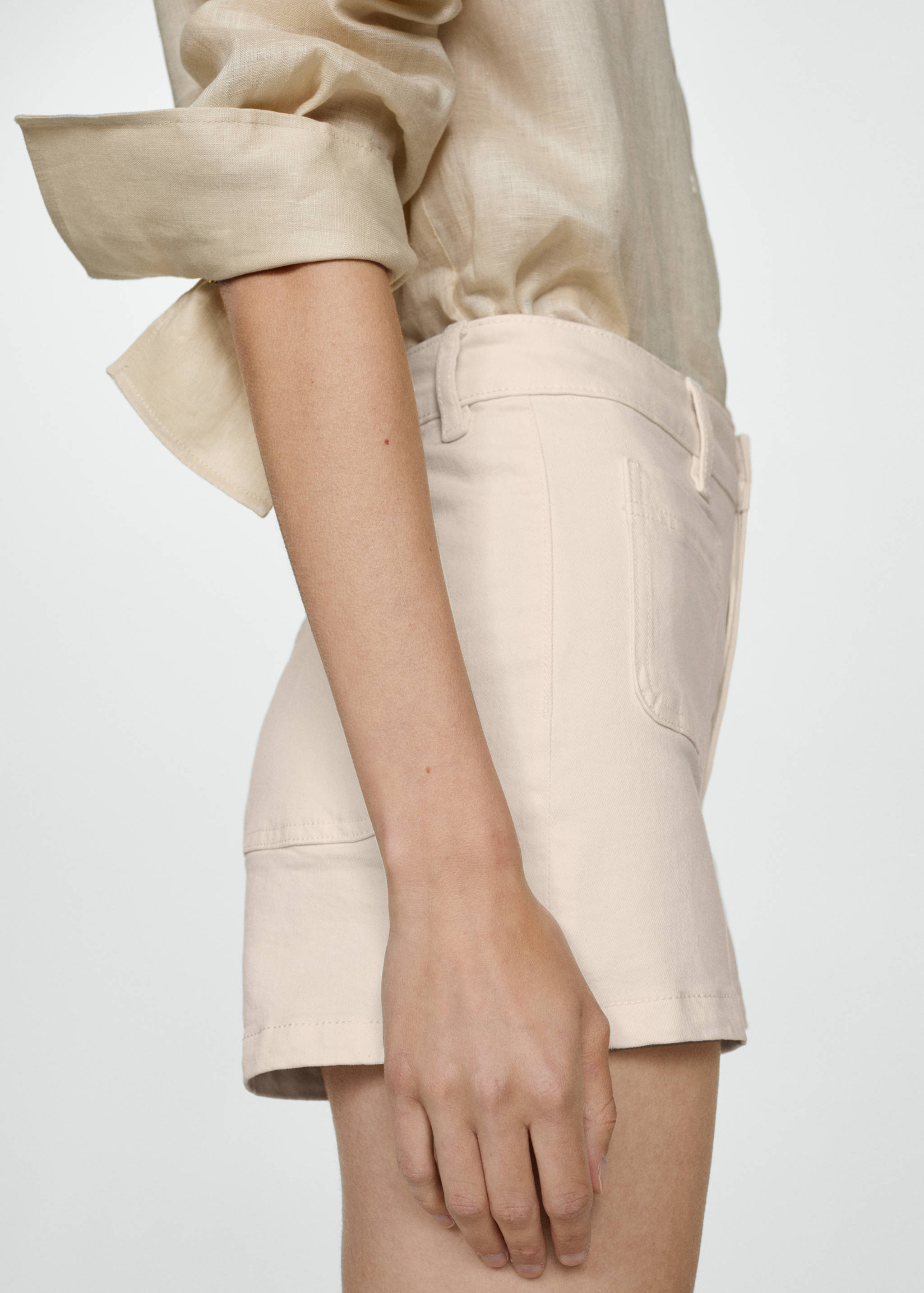 Denim shorts with pockets - Details of the article 1