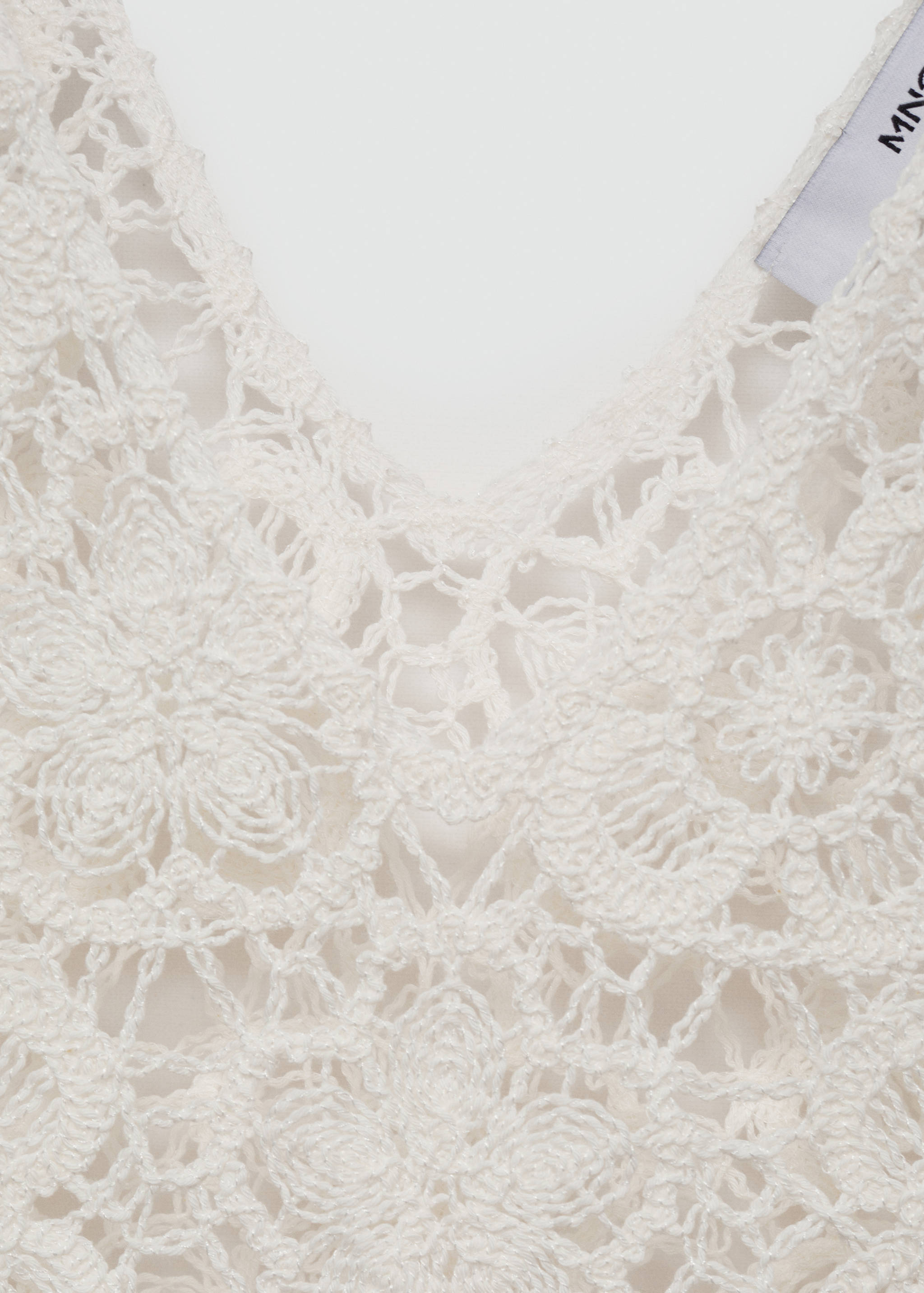 Crochet top with flowers - Details of the article 8