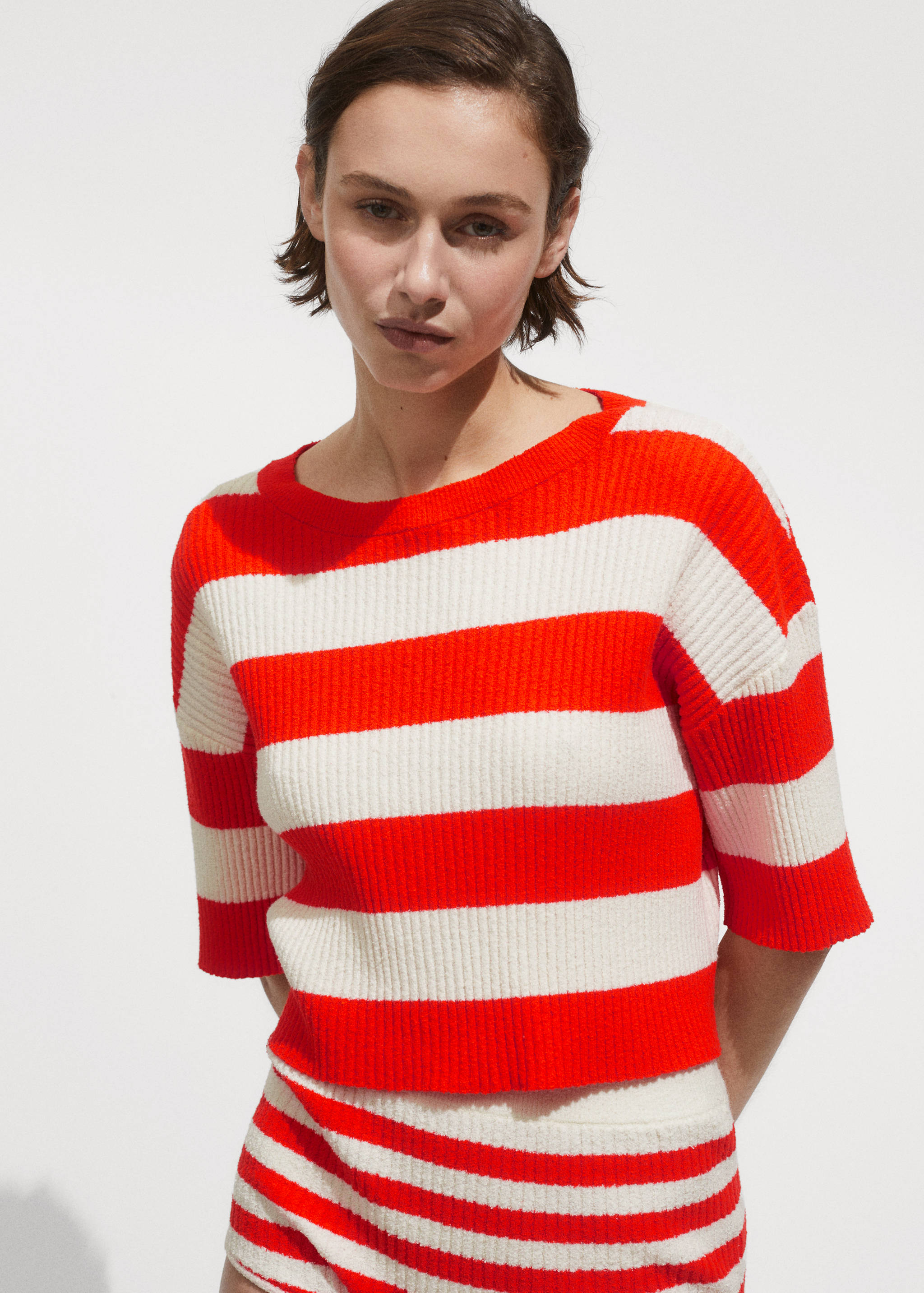 Ribbed knitted sweater - Medium plane