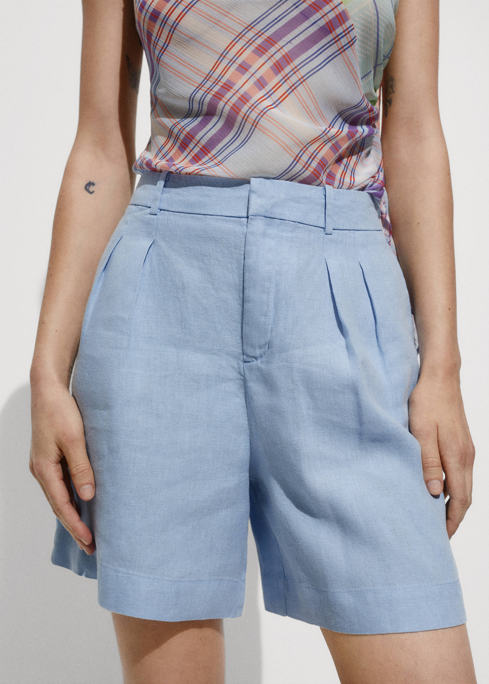 شورت كتان قصير بقصة مستقيمة - رؤية وسط