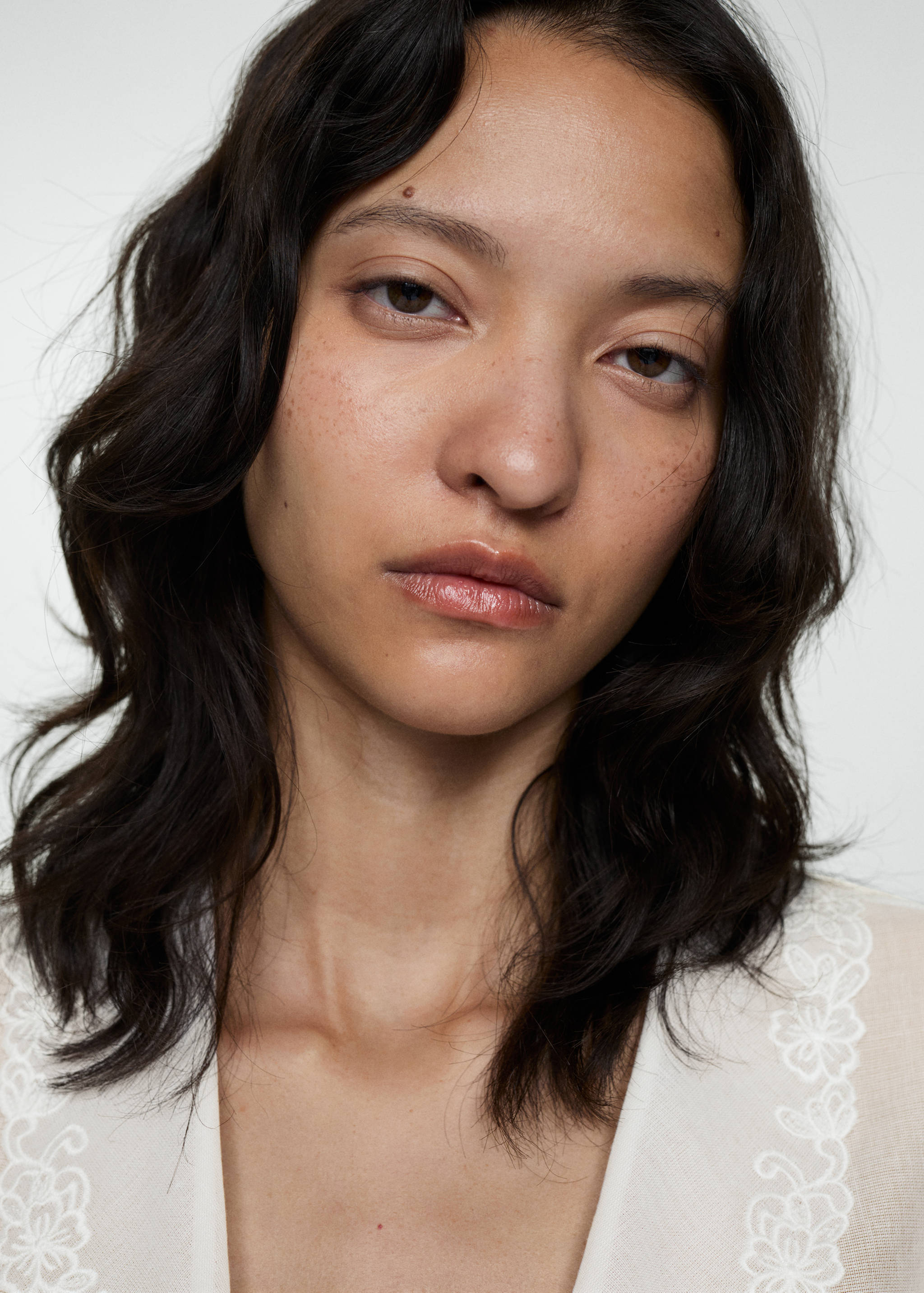 Embroidered blouse with bows - Details of the article 1